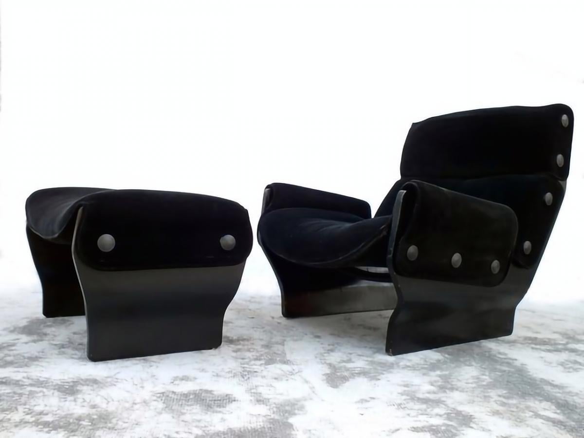 Osvaldo Borsani design, armchair with ottoman 