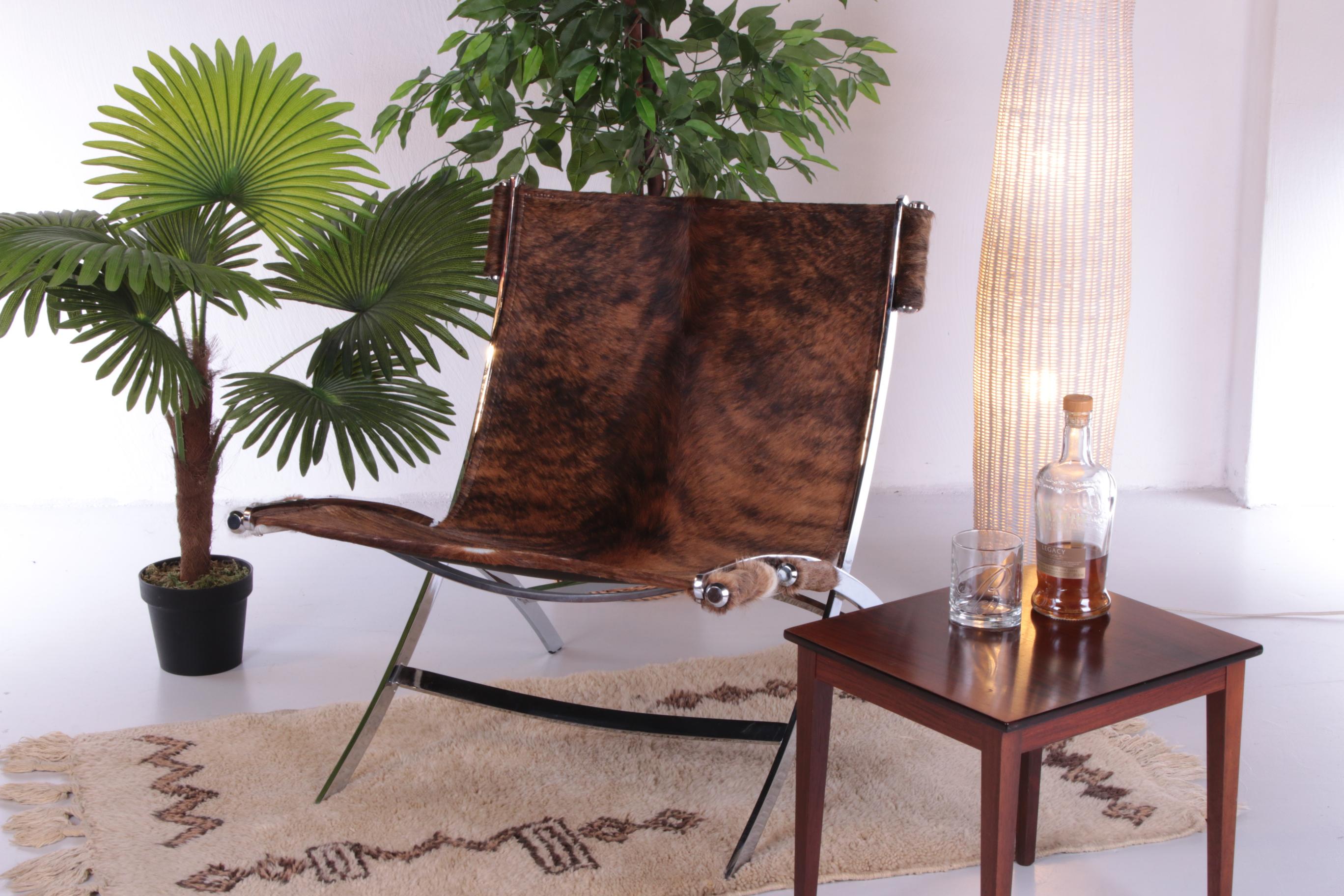 Vintage Lounge chair with animal skin and heavy chrome base.


Beautiful relax chair upholstered with animal skin.

The base is made of heavy chrome, the chair is made in Scandinavia.

Sit comfortably and then by a fireplace with a book and