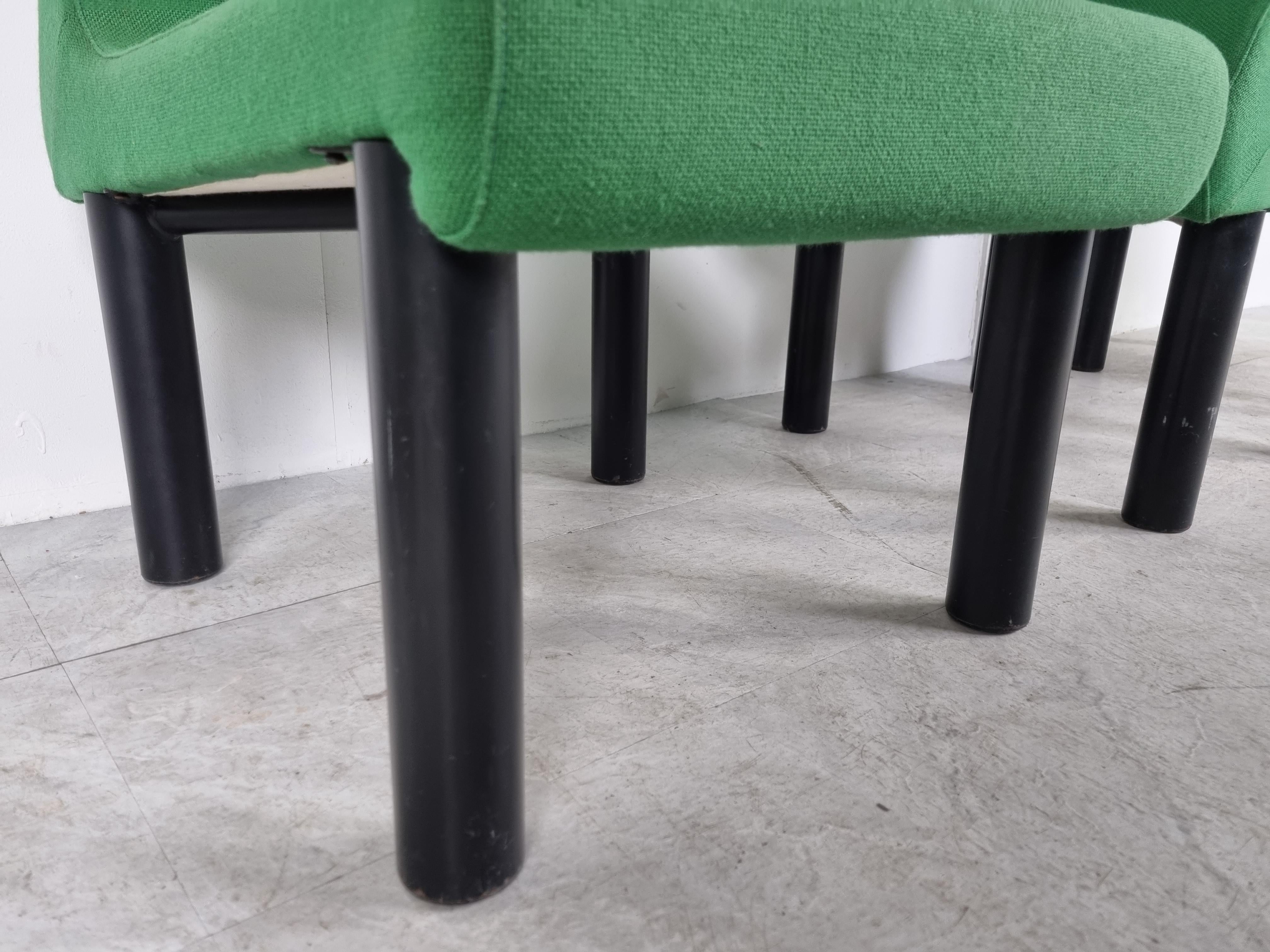 Design lounge chairs from the 1980s.

Attractive and playful design.

Designer unknown.

Green fabric and black metal cylindrical legs.

1980s - Italy

Very good condition

Dimensions:
Height: 80cm/31.49
