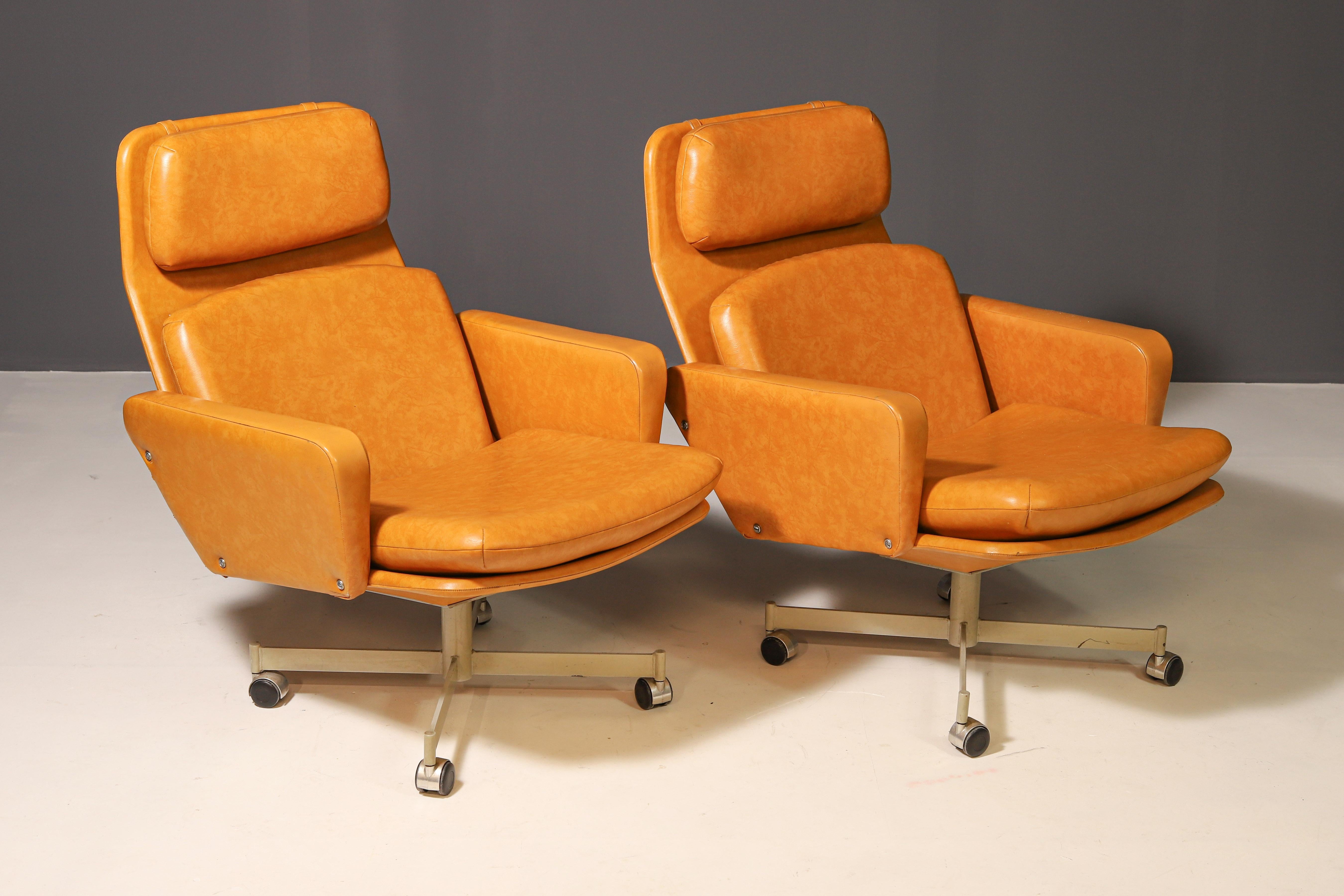 Vintage Lounge Chairs by Kovona  Czechoslovakia, 1970s For Sale 3