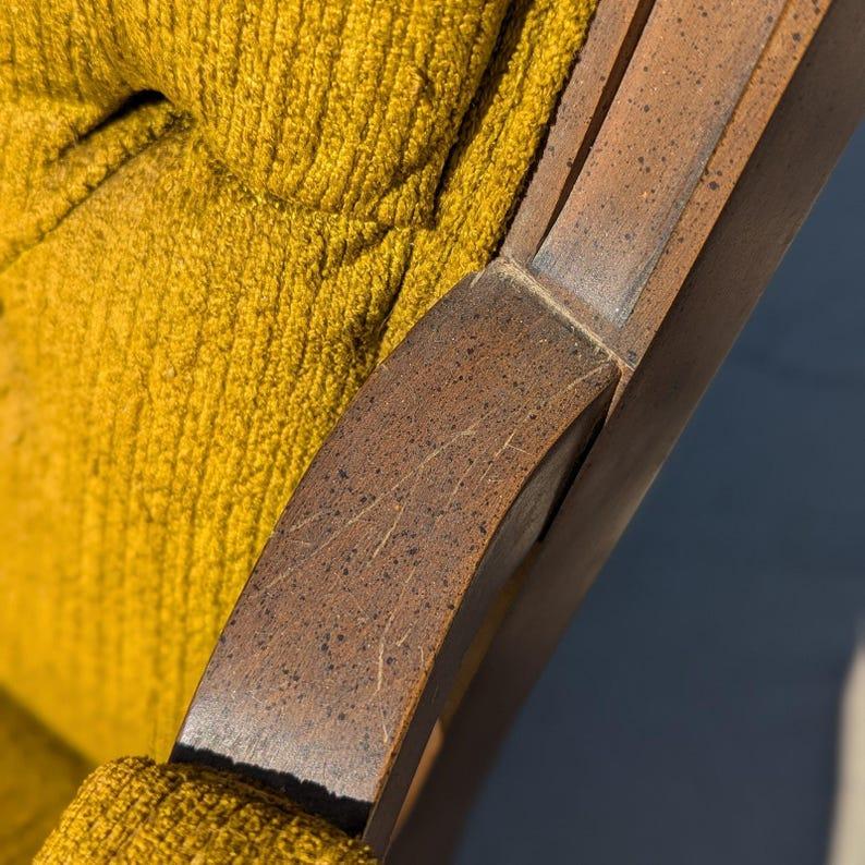Vintage Lounge Chairs, Living Room, Armchair, Tufted, Retro, High Back, Mid Century, MCM

Dimensions : 44,25