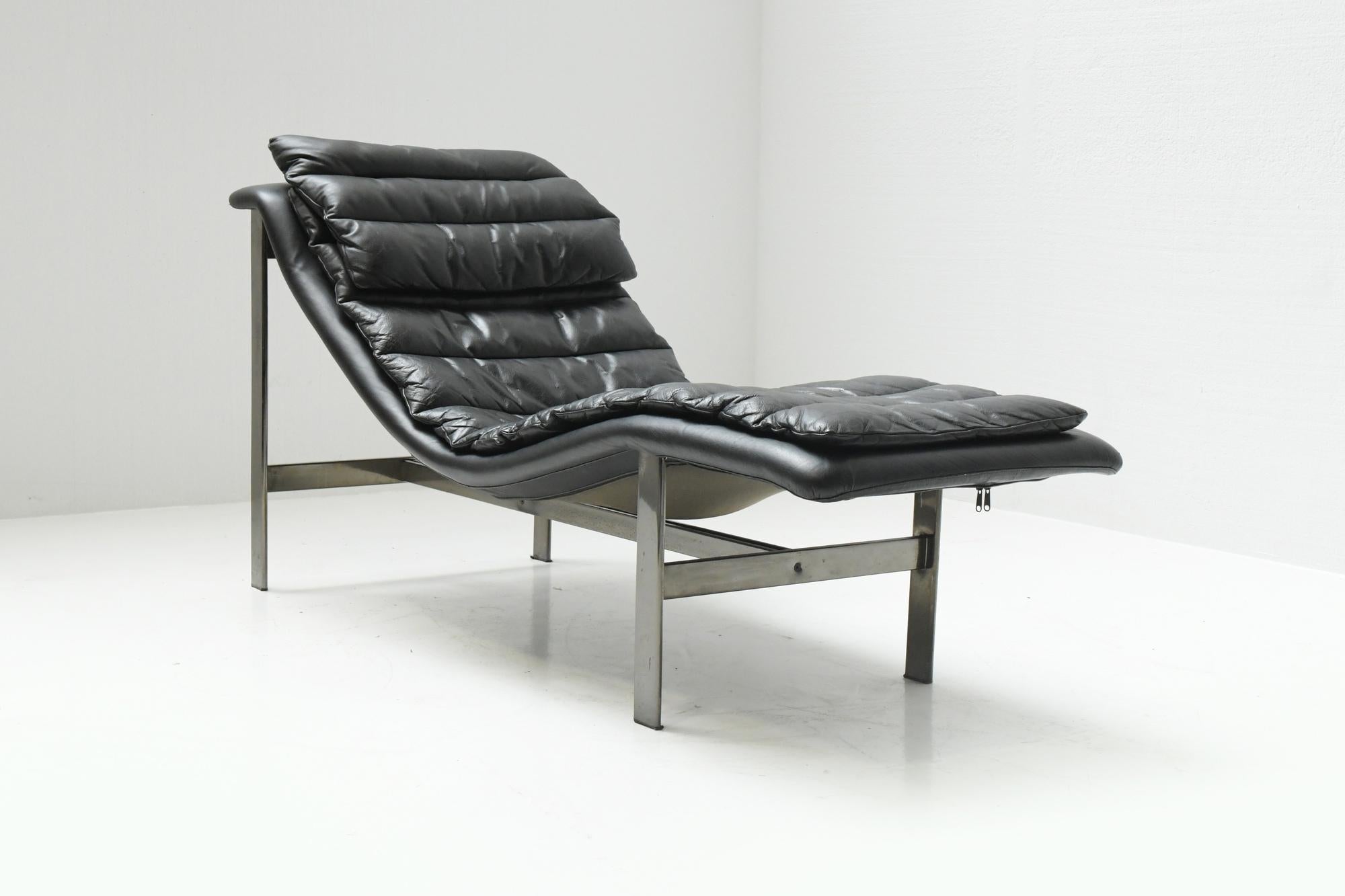 20th Century Vintage Lounge daybed in black leather by Mobel Italia - Italy For Sale