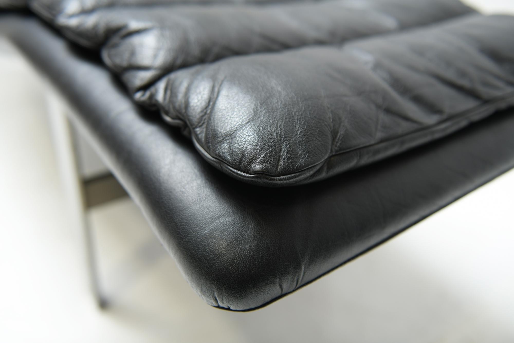 Leather Vintage Lounge daybed in black leather by Mobel Italia - Italy For Sale