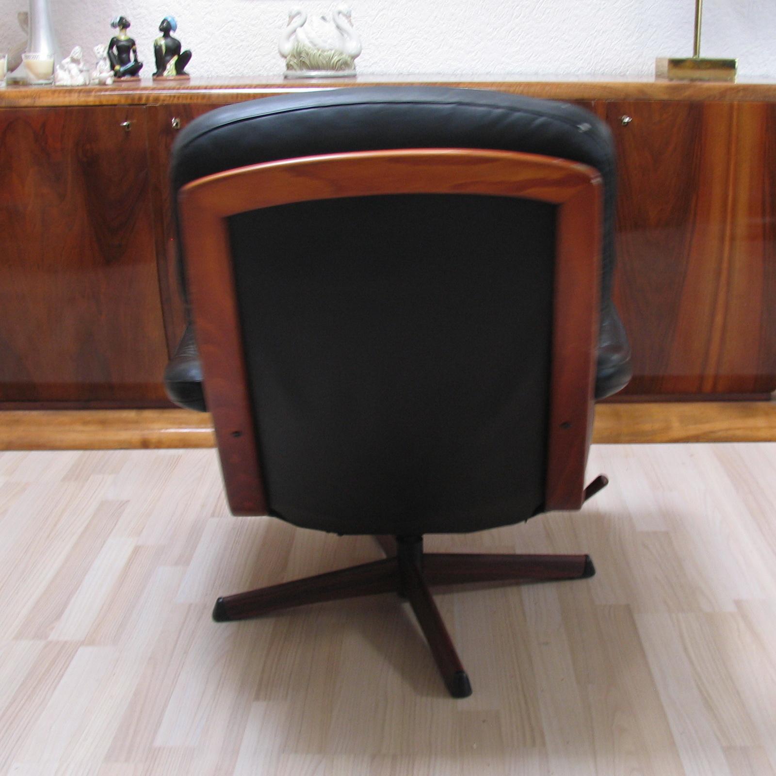 Vintage Lounge Swivel Chairs with Footrest by Göte Möbel, Sweden 1970s For Sale 1