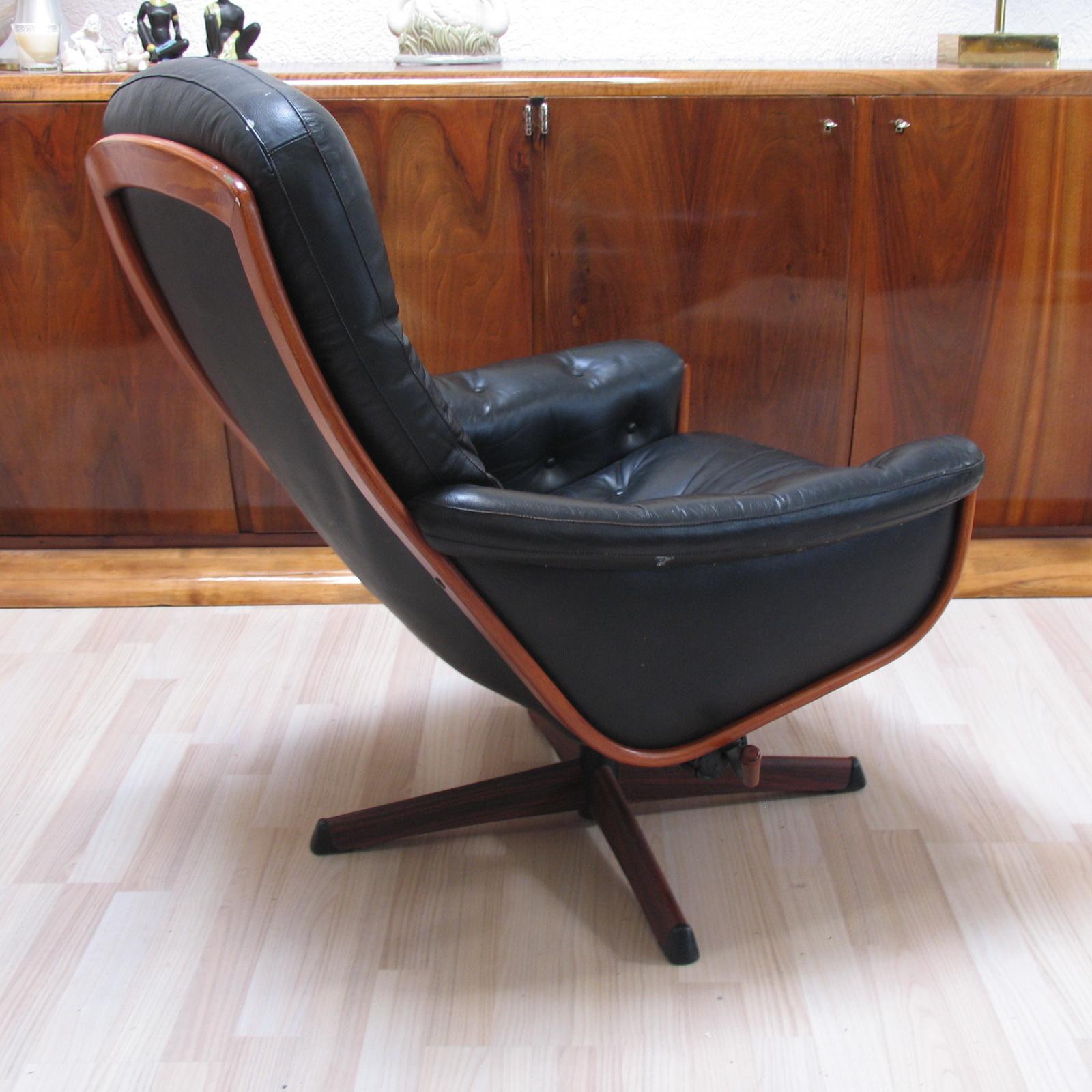 Vintage Lounge Swivel Chairs with Footrest by Göte Möbel, Sweden 1970s For Sale 2