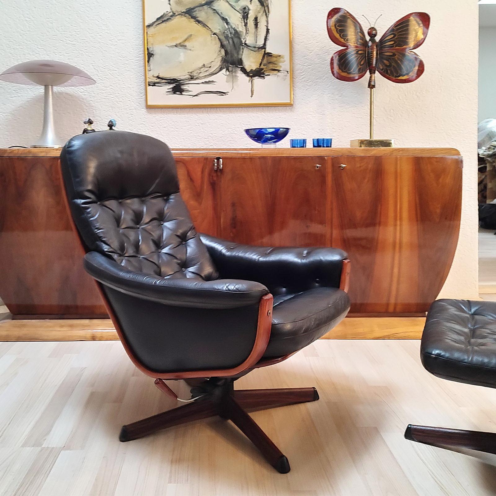 Mid-Century Modern Vintage Lounge Swivel Chairs with Footrest by Göte Möbel, Sweden 1970s For Sale