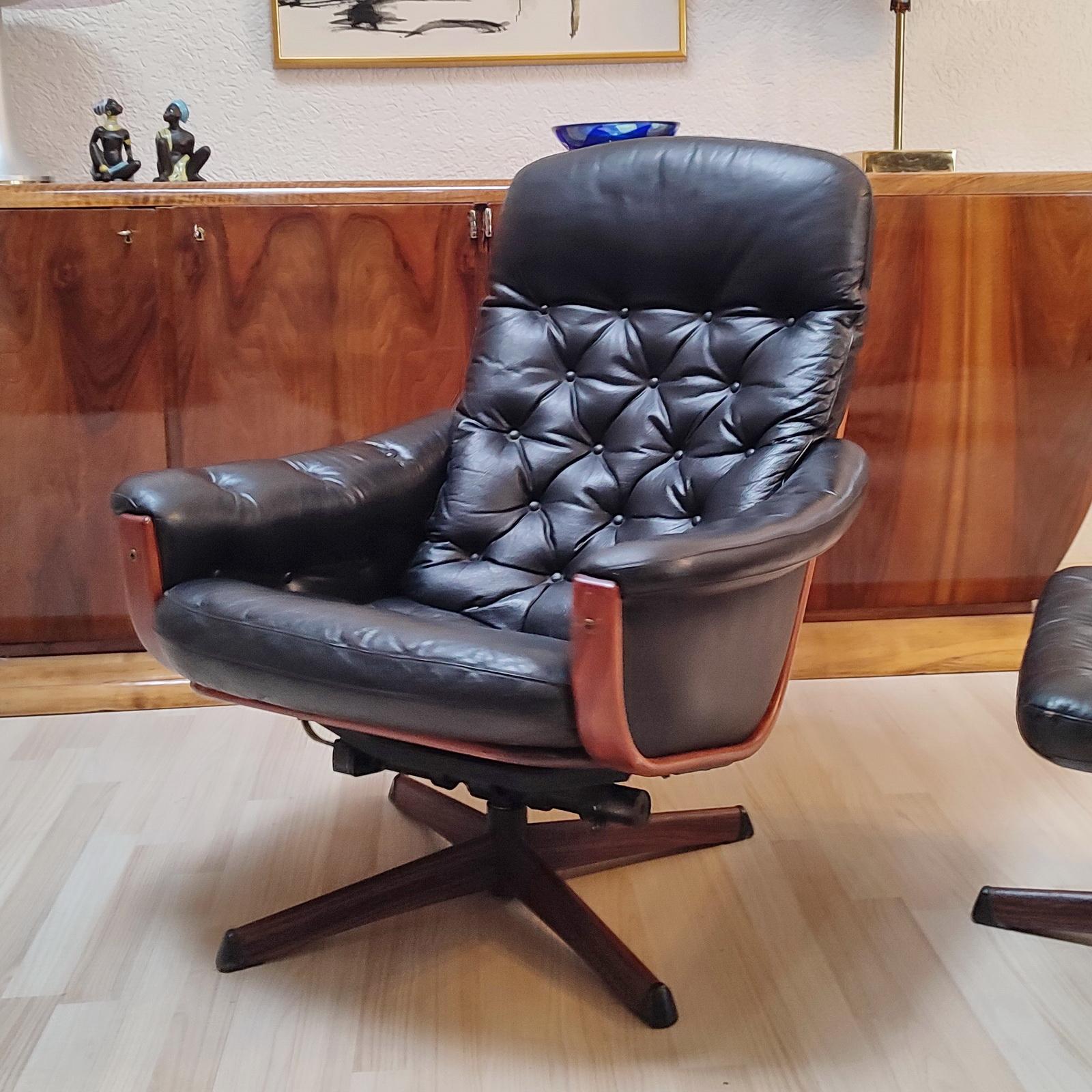 Vintage Lounge Swivel Chairs with Footrest by Göte Möbel, Sweden 1970s In Good Condition For Sale In Bochum, NRW