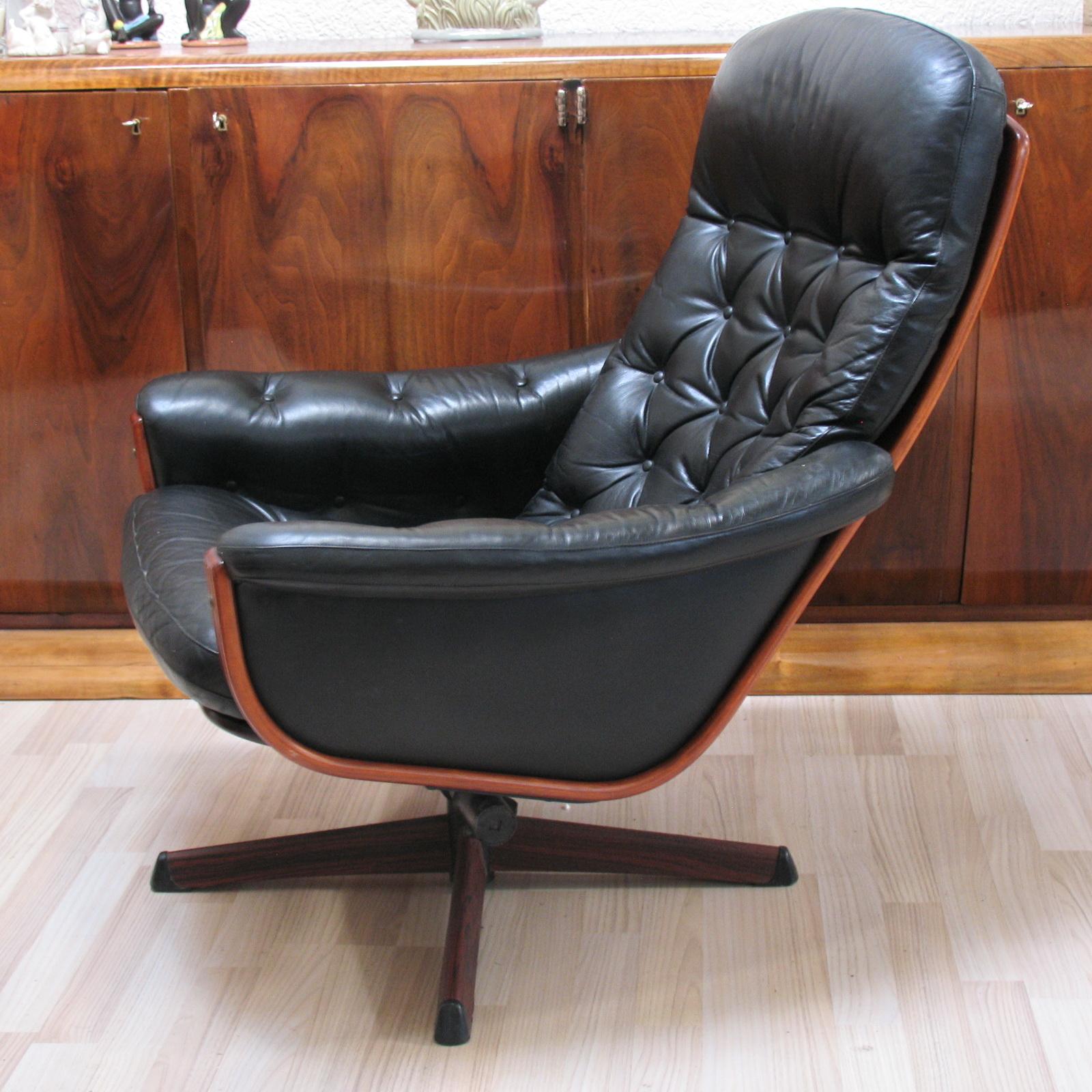 Late 20th Century Vintage Lounge Swivel Chairs with Footrest by Göte Möbel, Sweden 1970s For Sale