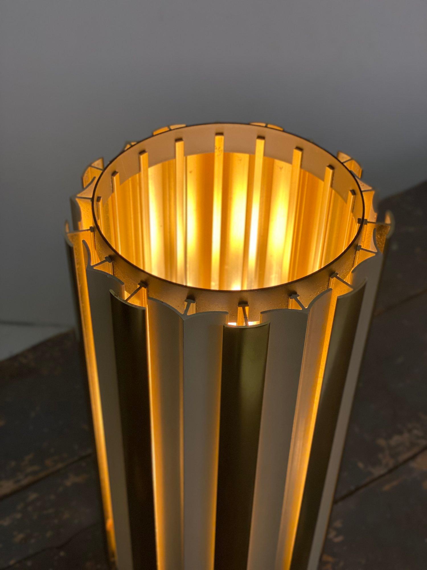 Mid-20th Century Vintage Louvered Metal Lamp Attributed to Gerald Thurston for Lightolier, 1960s For Sale