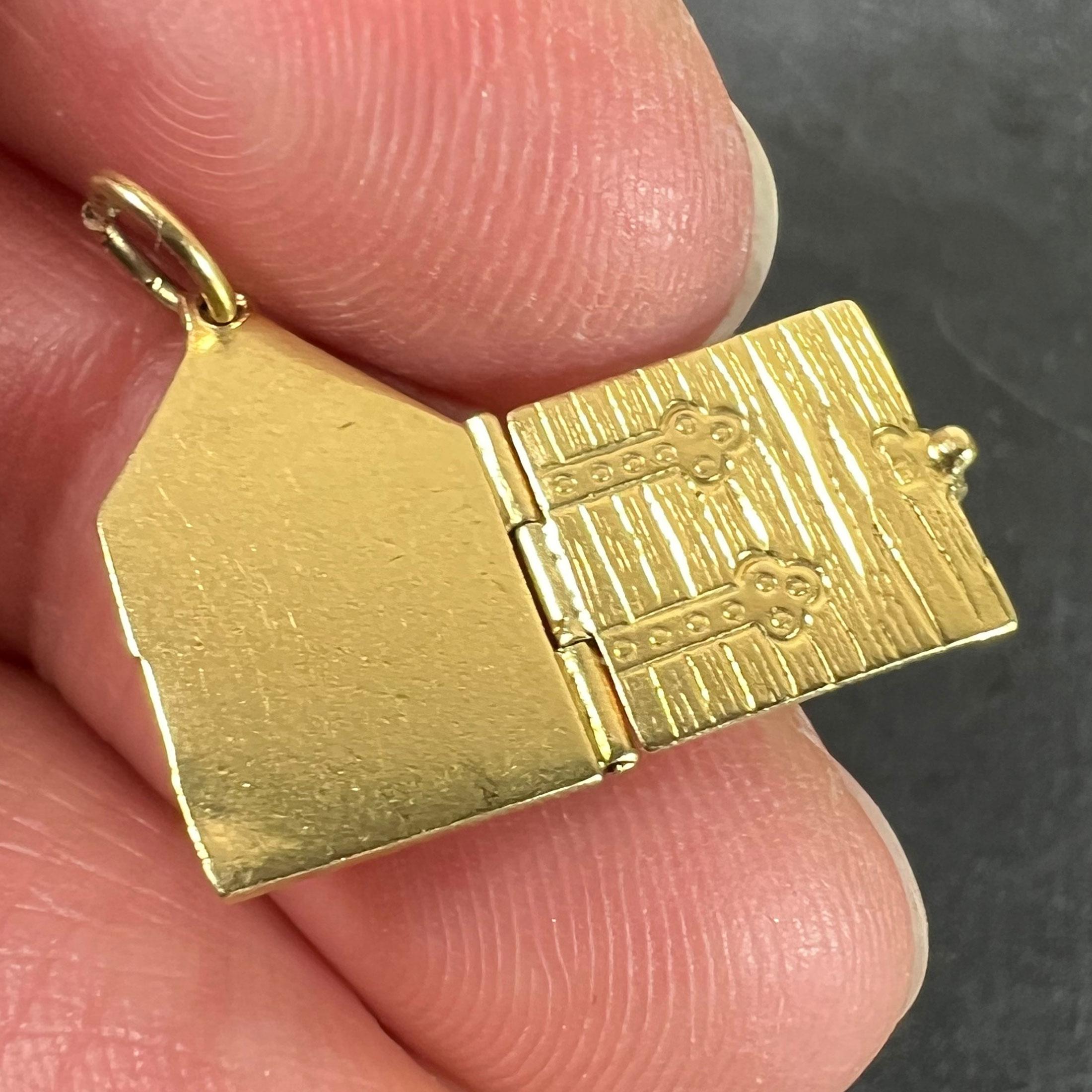 Ciondolo con cuore d'amore d'epoca che apre la porta, smaltato in oro giallo 18 carati in vendita 4