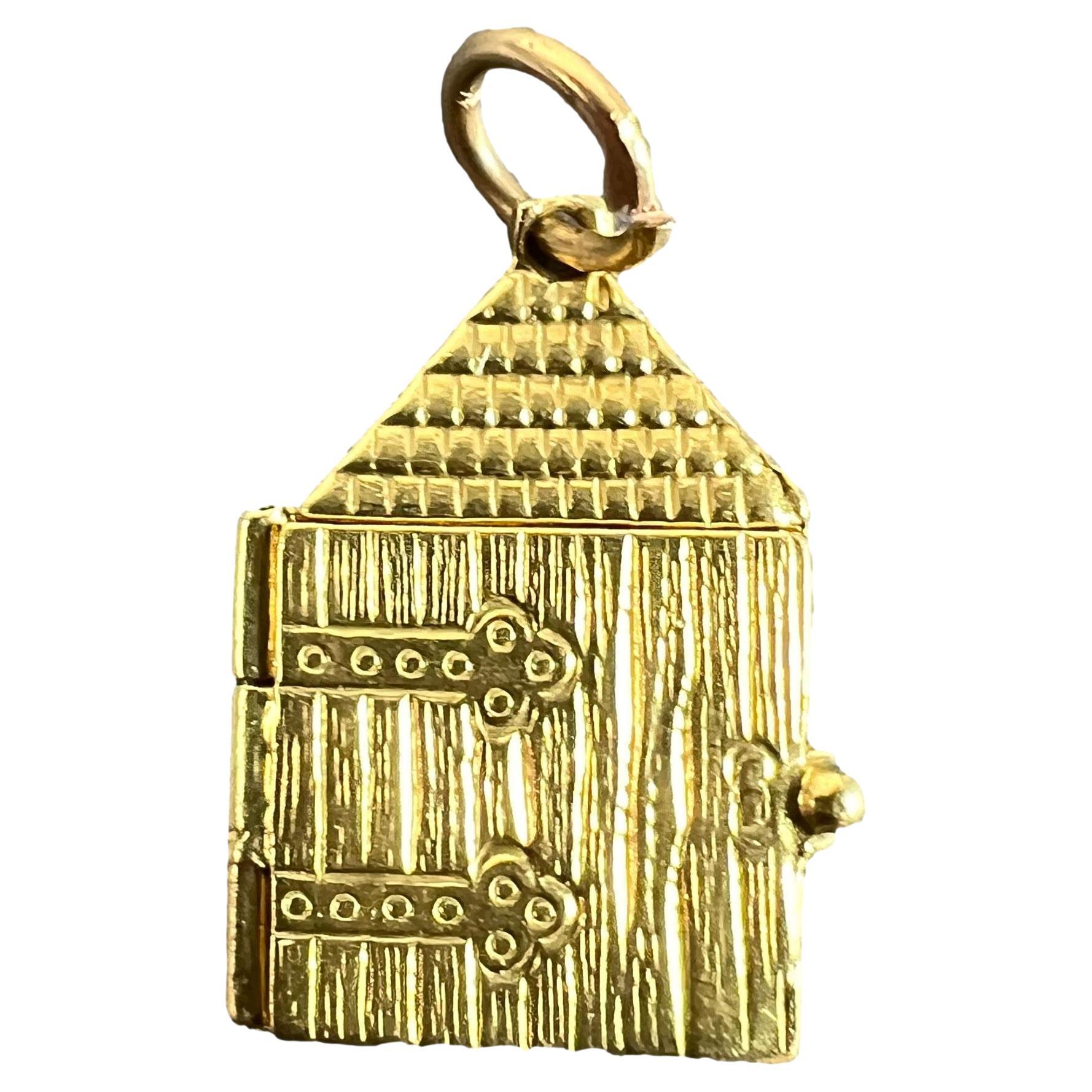 Ciondolo con cuore d'amore d'epoca che apre la porta, smaltato in oro giallo 18 carati in vendita