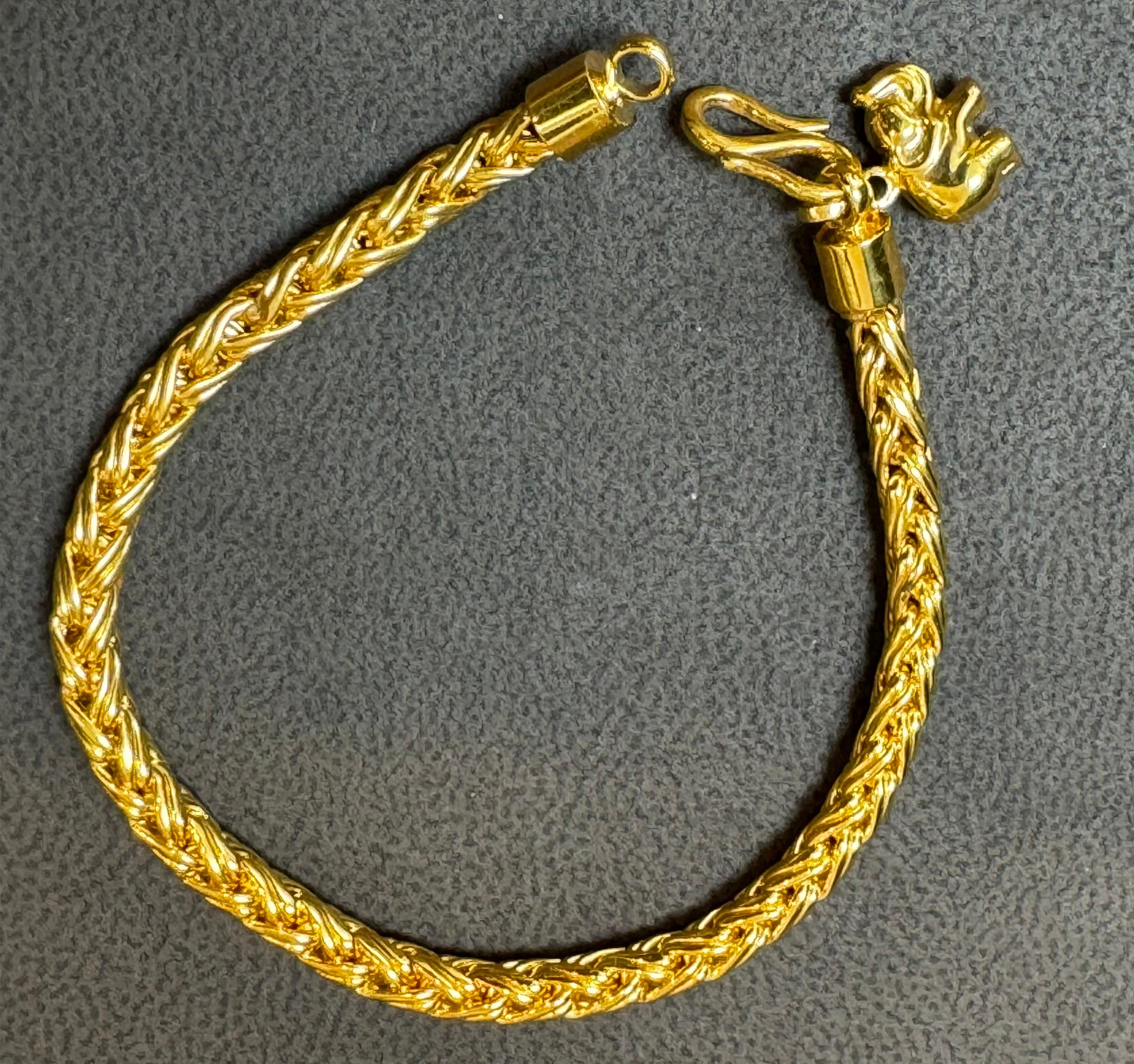 Vintage Love Nest Yellow Gold  Woven Bracelet in 18 Kt Yellow Gold For Sale 1