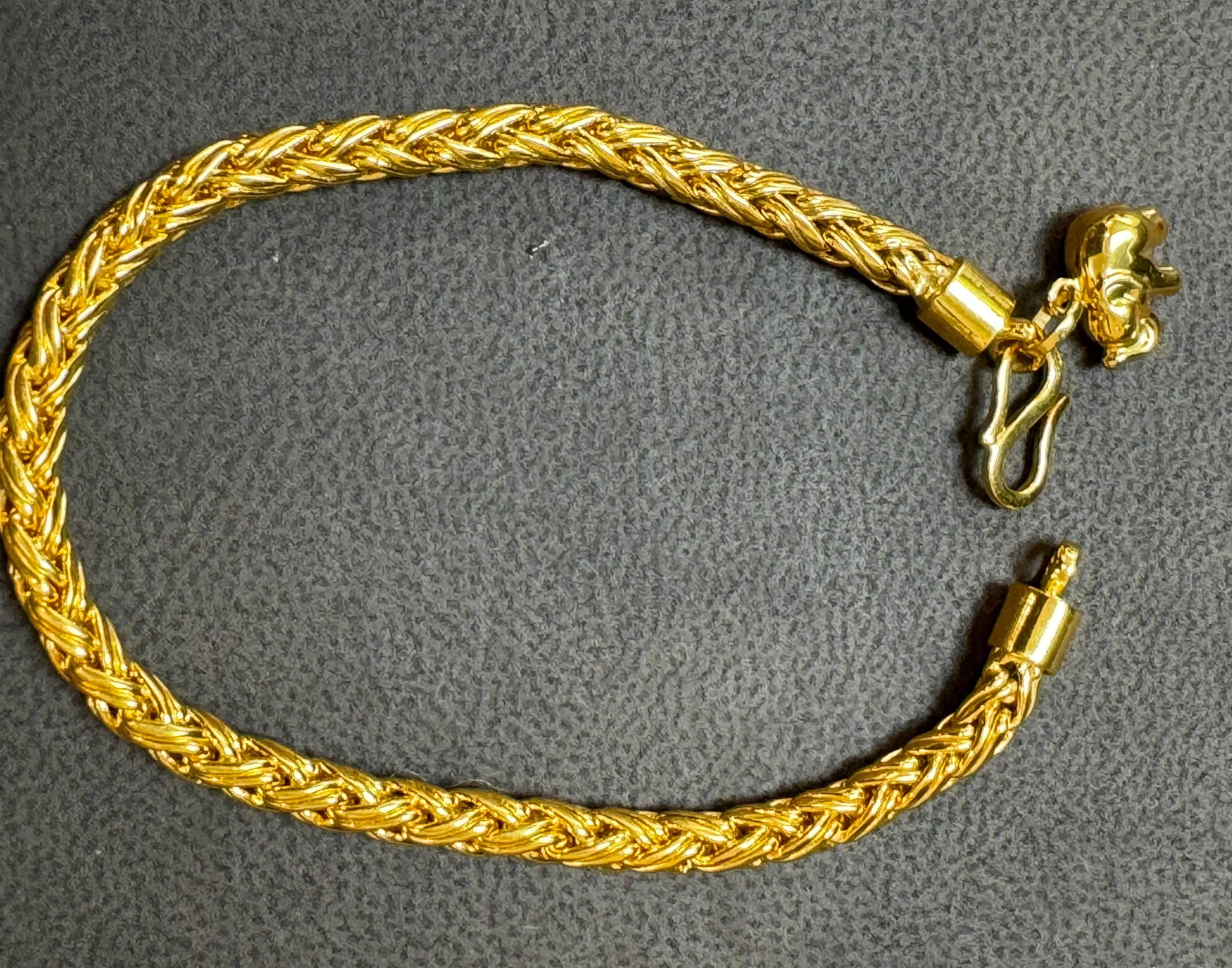 Vintage Love Nest Yellow Gold  Woven Bracelet in 18 Kt Yellow Gold For Sale 3