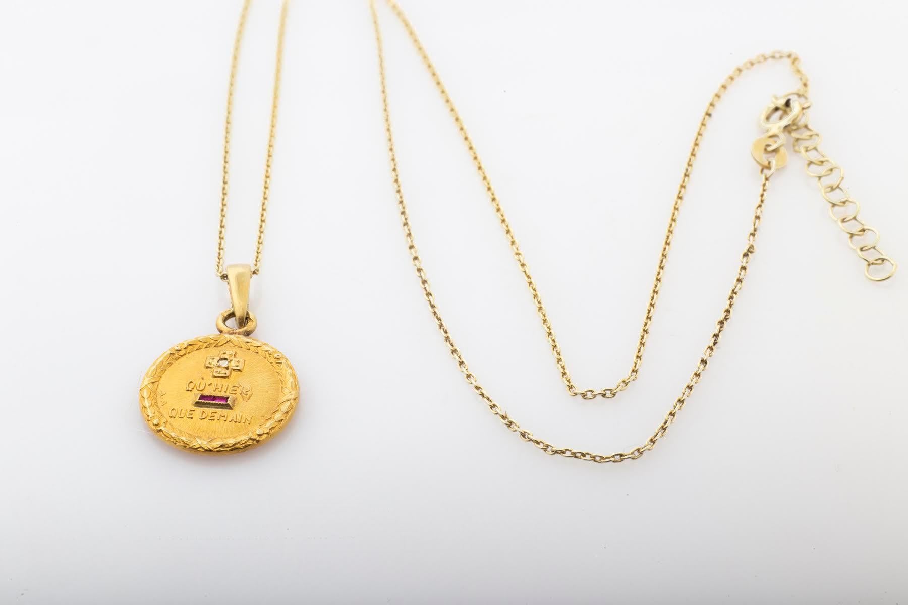 Vintage Love Token by Augis in 18kt Gold In Excellent Condition For Sale In Stamford, CT