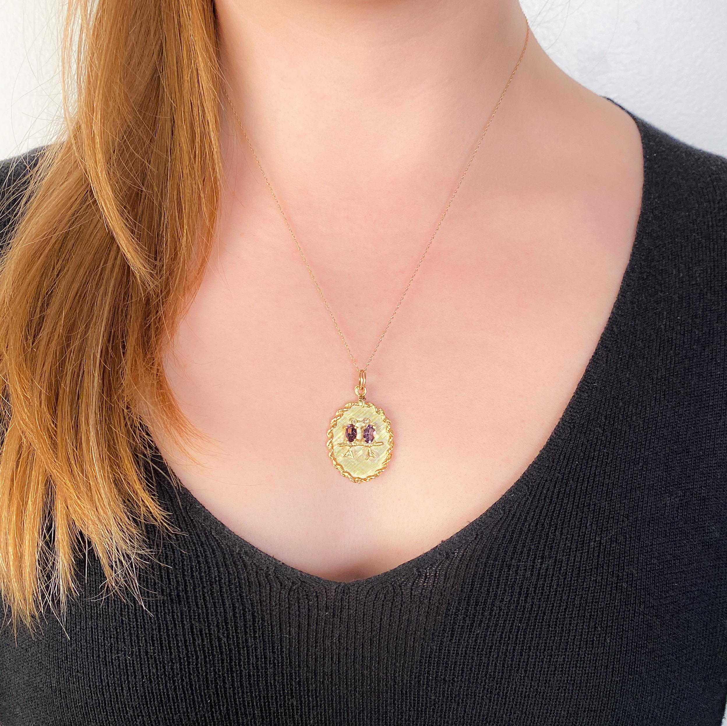 Women's Vintage Lovebirds Pendant of 9ct Gold For Sale