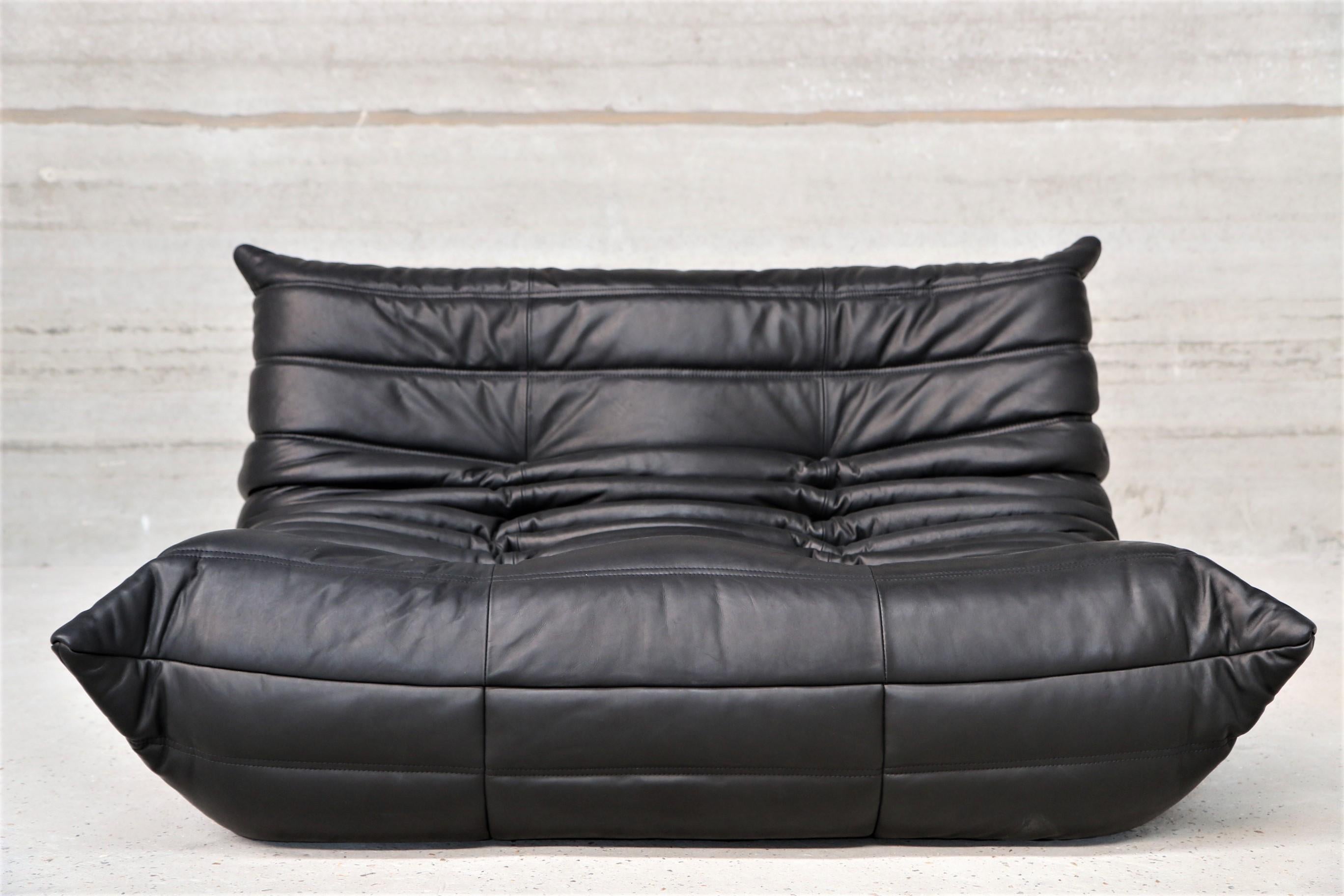 CERTIFIED Ligne Roset Loveseat TOGO in natural Black Leather, DIAMOND QUALITY For Sale 2