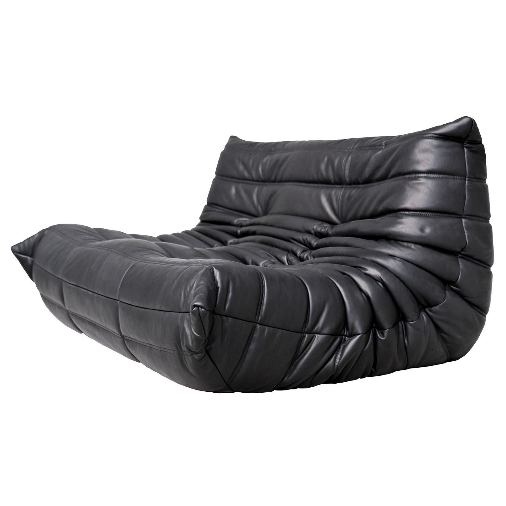 CERTIFIED Ligne Roset Loveseat TOGO in natural Black Leather, DIAMOND QUALITY For Sale