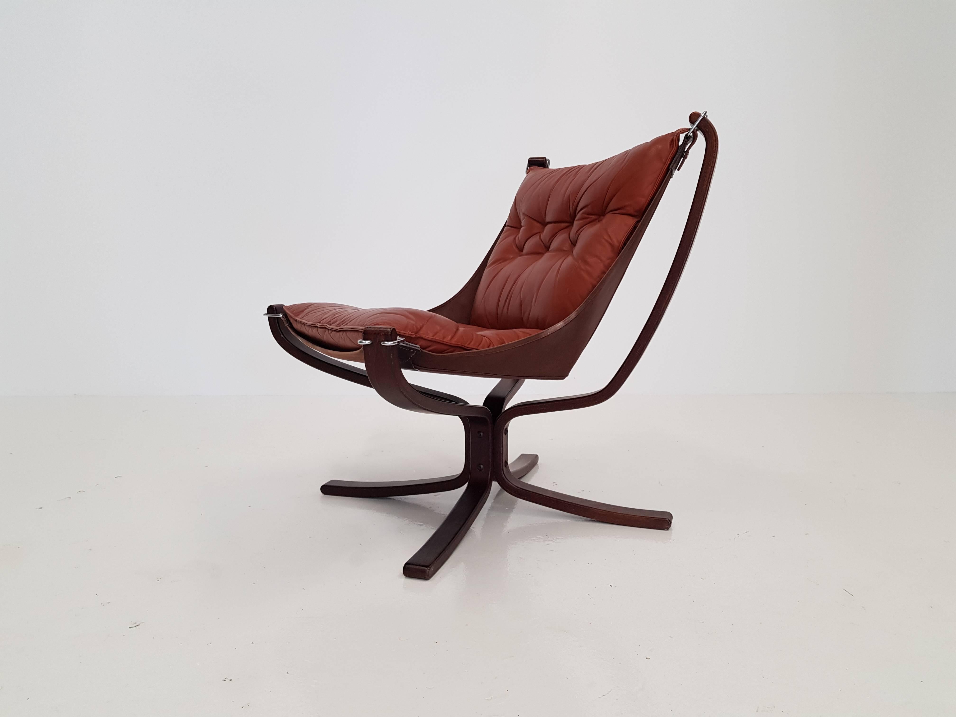 Vintage low-backed X-framed Sigurd Ressell designed Falcon chair, 1970s.

A super comfortable, amazing looking 1970s Sigurd Resell designed iconic Falcon chair. X framed with hammock design. Produced by Vatne Mobler, Norway.
   