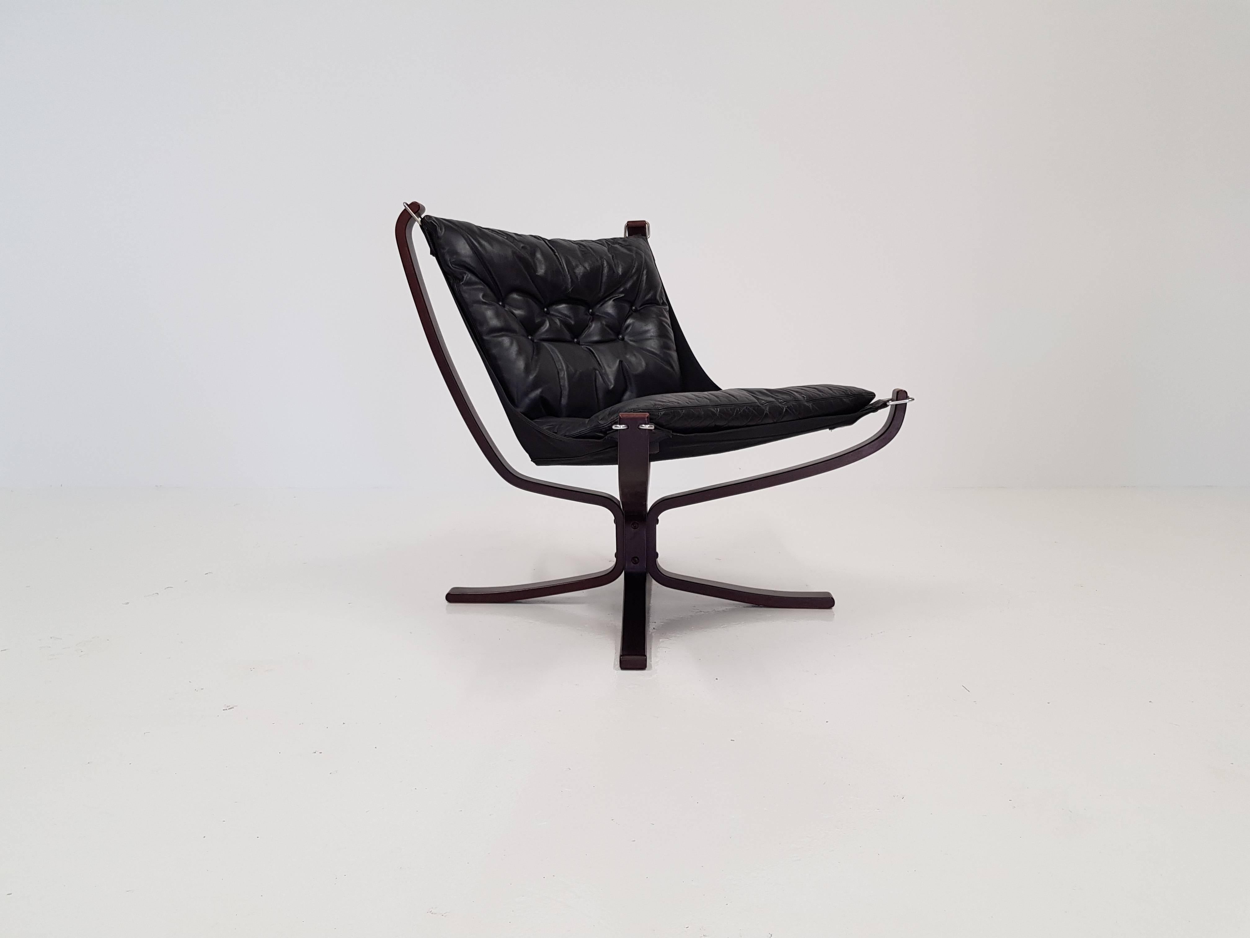 Vintage low-backed X-framed Sigurd Ressell designed Falcon chair, 1970s.

A super comfortable, amazing looking 1970s Sigurd Resell designed iconic Falcon chair. X framed with hammock design. Produced by Vatne Mobler, Norway.


