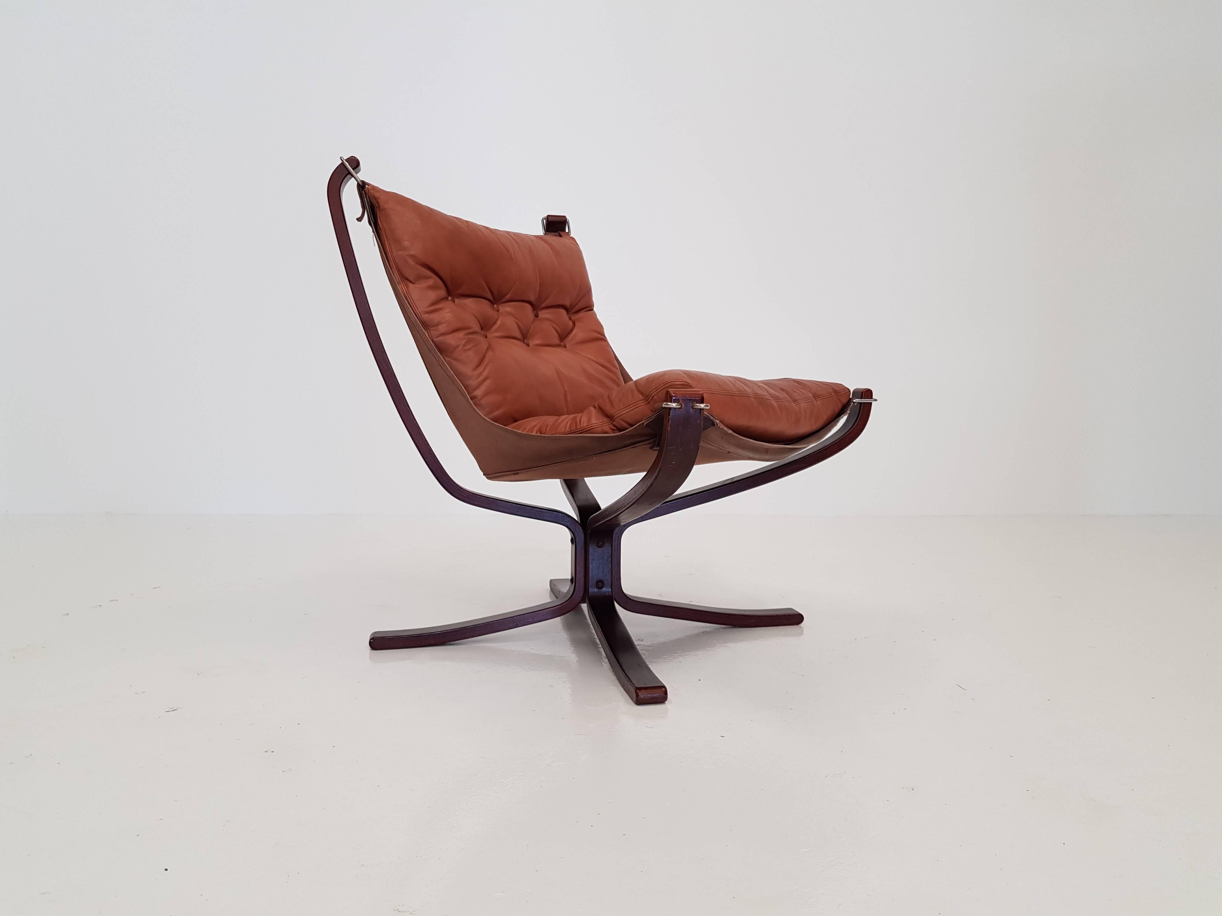 Vintage low-backed X-framed Sigurd Ressell designed falcon chair, 1970s.

A super comfortable, amazing looking 1970s Sigurd Resell designed iconic Falcon chair. X framed with hammock design. Produced by Vatne Mobler, Norway.


     