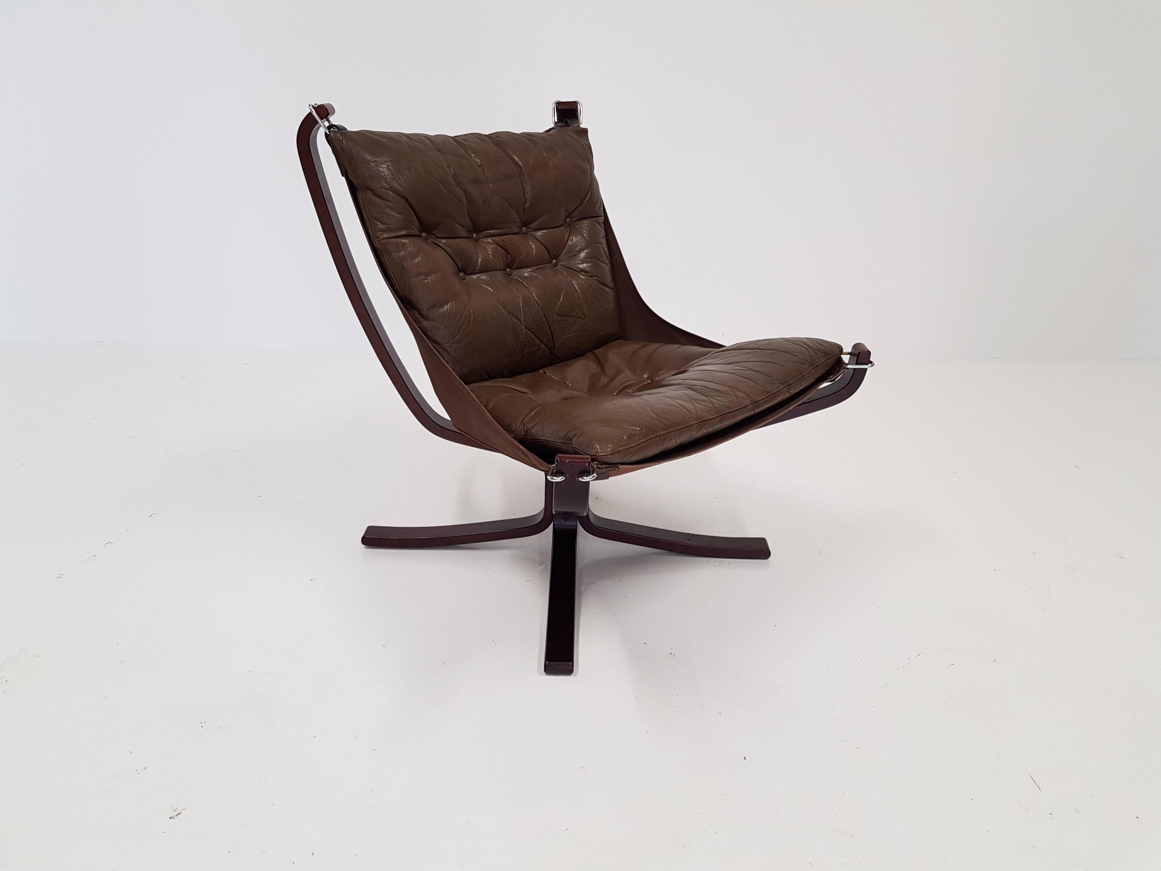 Vintage Low-Backed X-Framed Sigurd Ressell Designed Falcon Chair, 1970s In Good Condition In London Road, Baldock, Hertfordshire