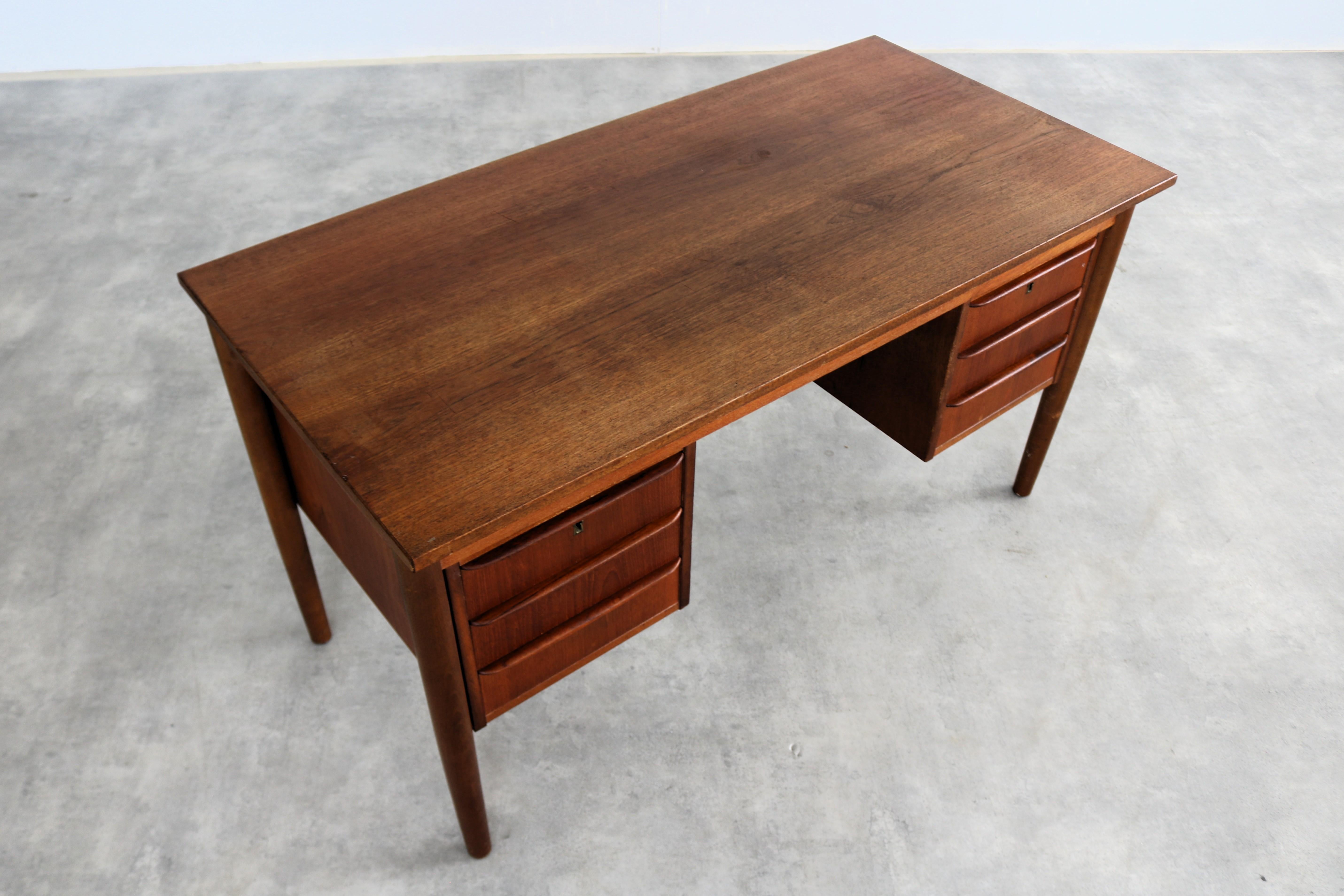 Teck bureau bas vintage  teck  1960s  Danois en vente