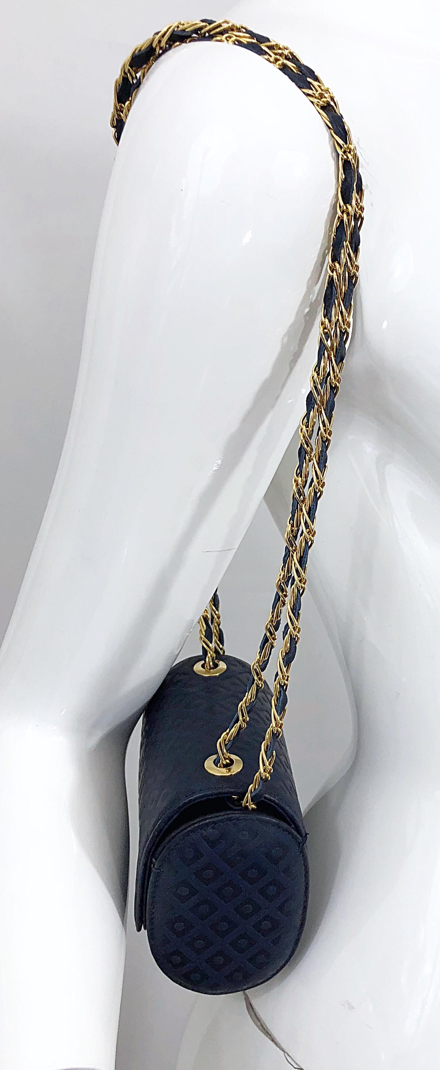 Chic LUC BENOIT navy blue leather embossed leather small cross body bag / handbag! Features a gold metal chain intertwined with matching navy blue leather. Snap closure keeps everything safe. Strap can be doubled up to wear on the shoulder or long