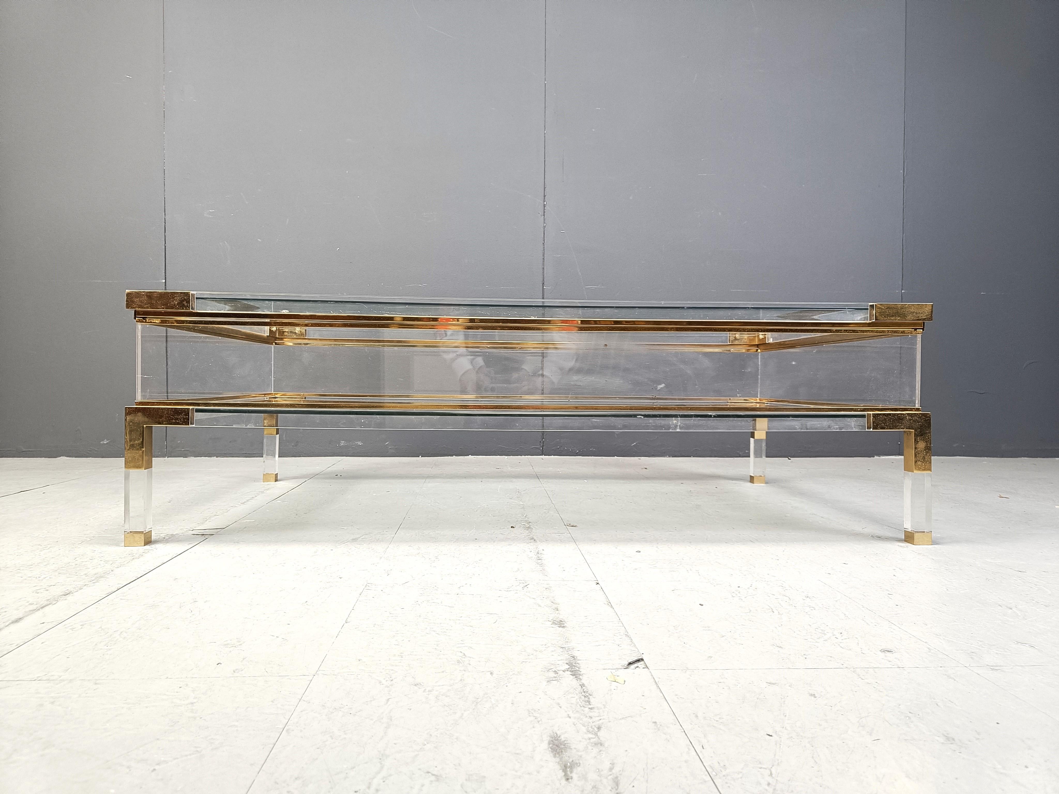 Vintage lucite and brass sliding top coffee table, 1970s In Good Condition In Leuven, Vlaams Gewest