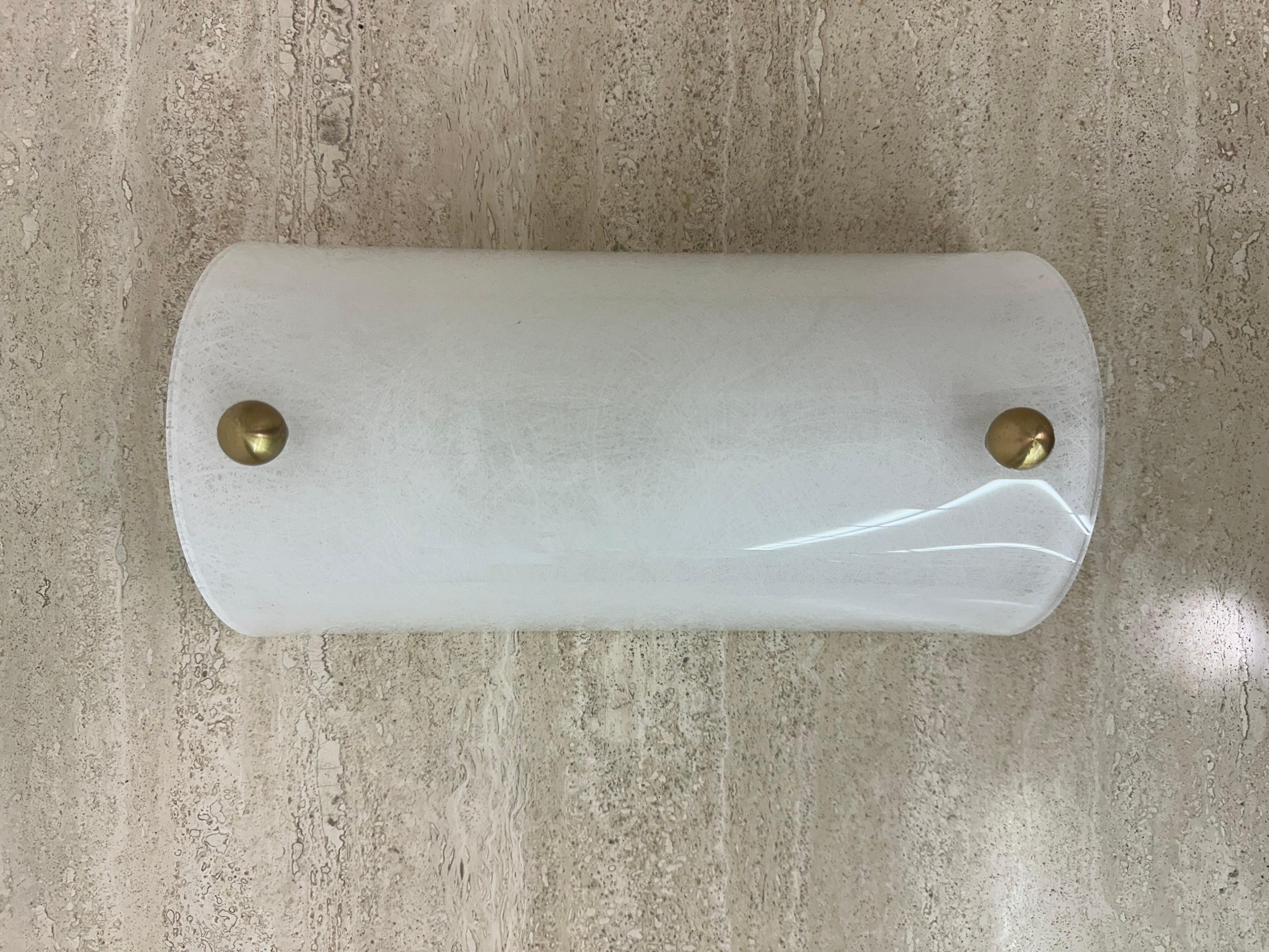 Aplique vintage de lucita y latón , años 70 en venta 9