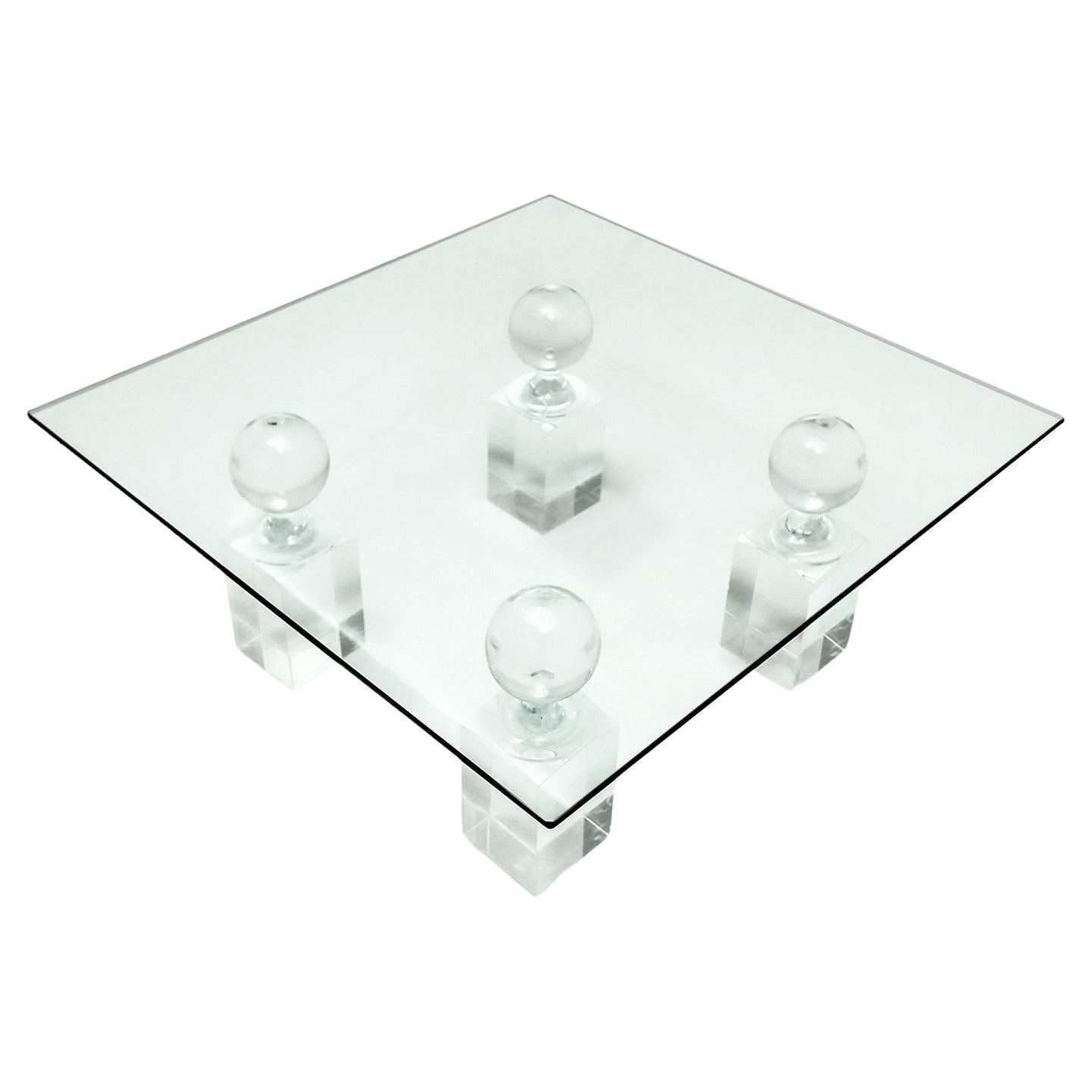 Vintage-Couchtisch aus Lucite und Glas mit 4 Säulen und roulette win marker, 1970er Jahre