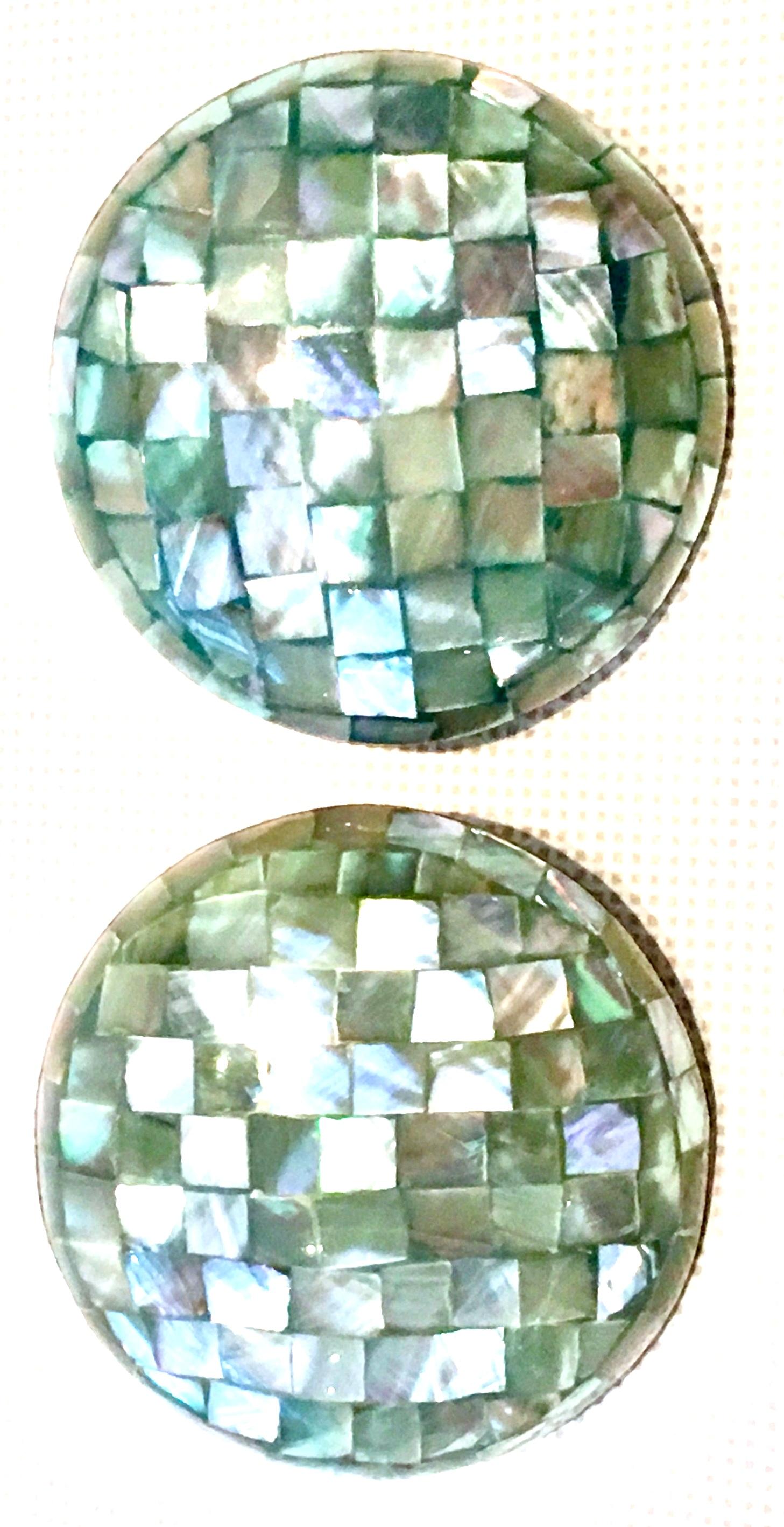 Vintage Lucite Cased Abalone Confetti Mosaic Disc Earrings In Good Condition For Sale In West Palm Beach, FL