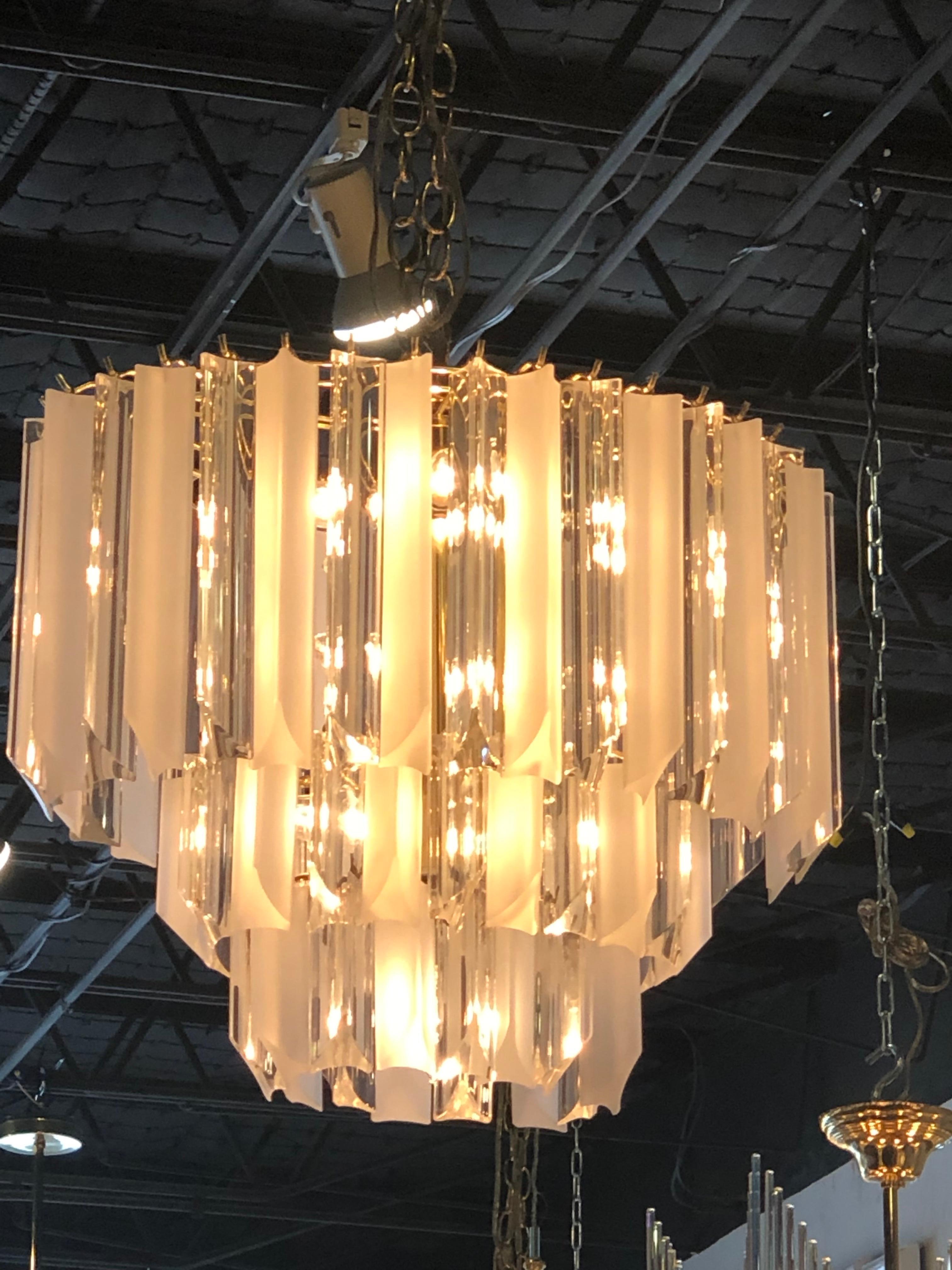 Vintage Lucite Clear and Frosted 3-Tier Chandelier Brass In Good Condition For Sale In West Palm Beach, FL