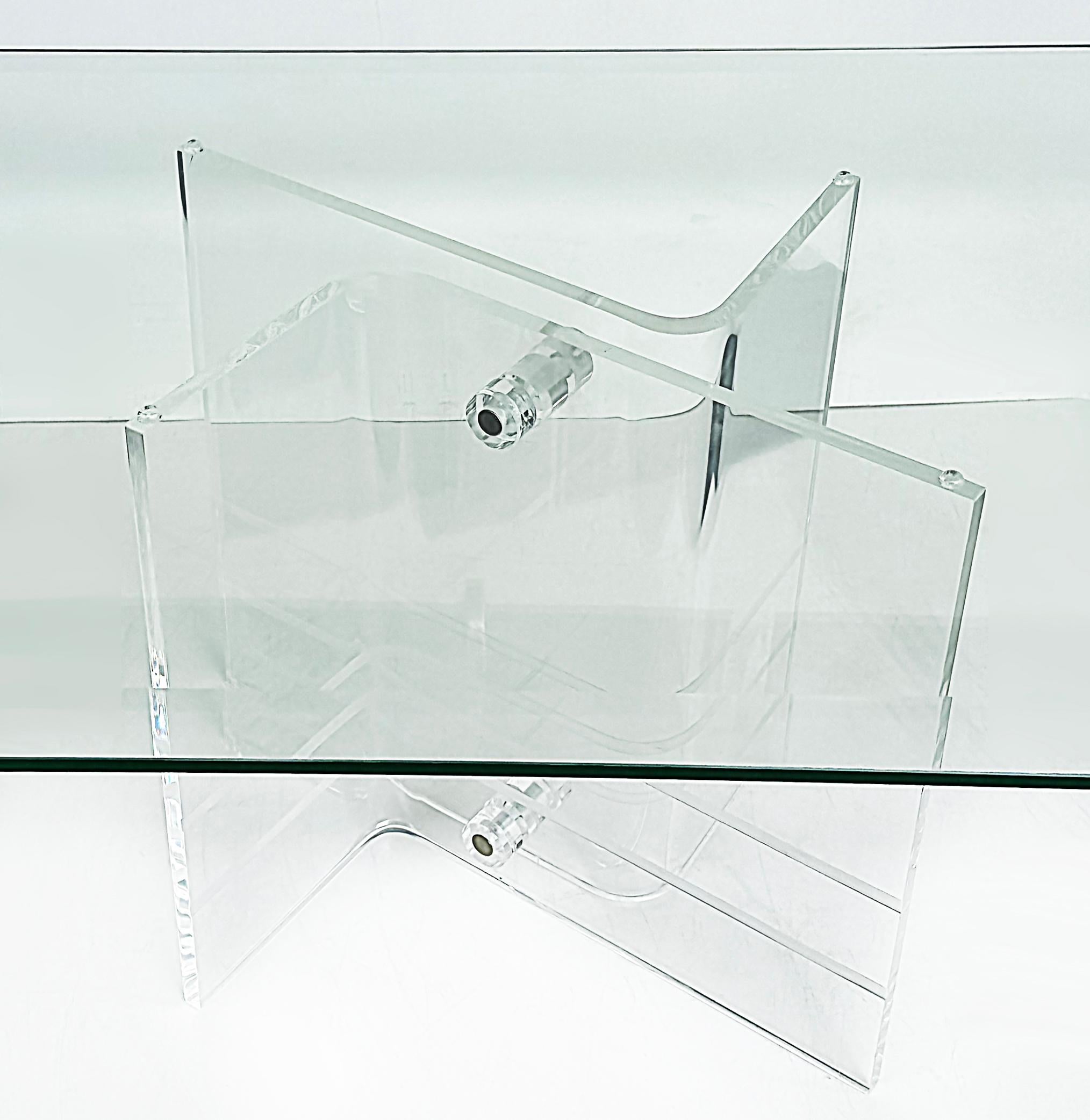 Vintage Lucite Criss Cross Coffee Table With Glass Top, 2 Available Estadounidense en venta