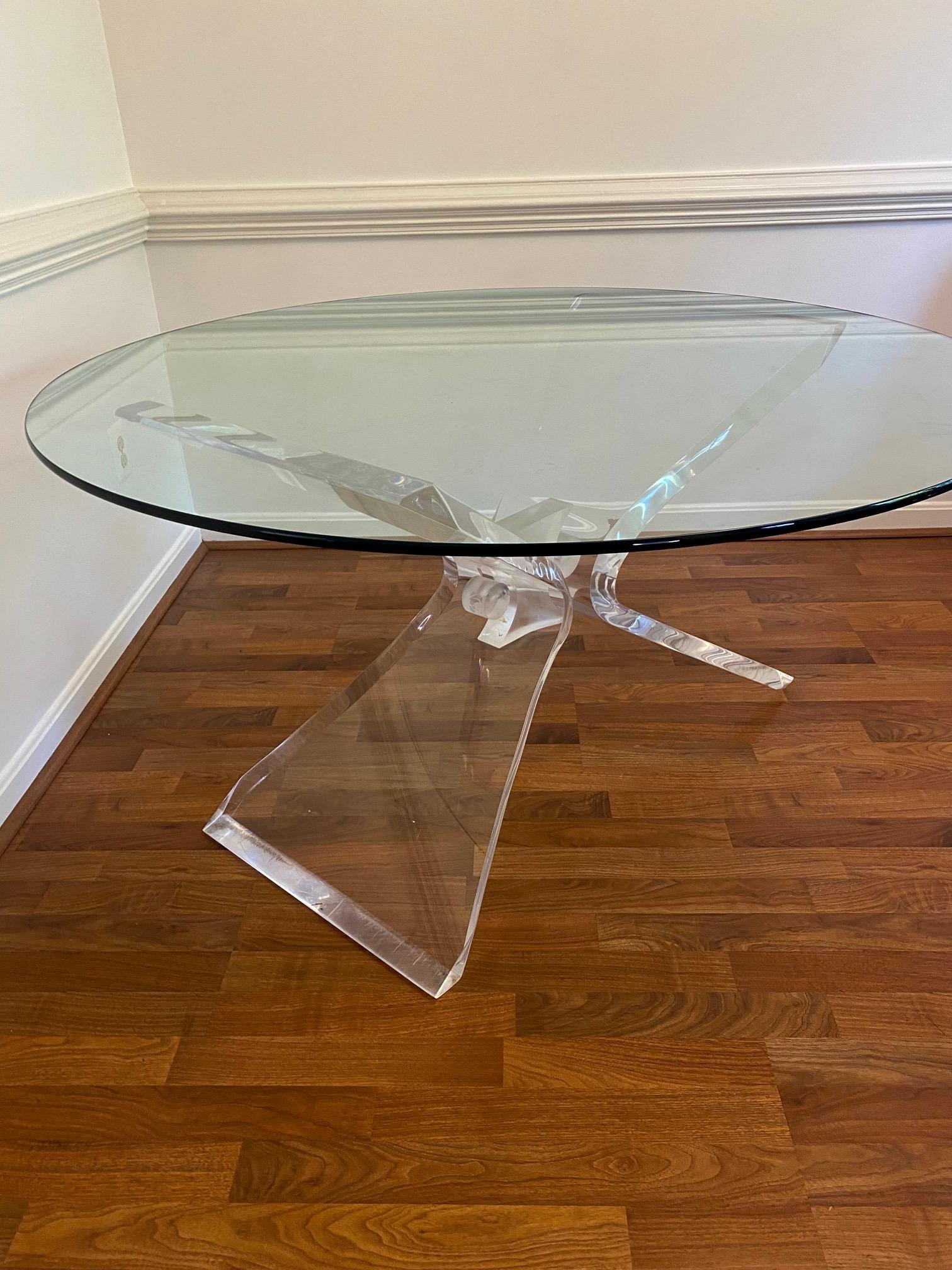 Table de salle à manger vintage en lucite, dans le style de Lion in Frost Bon état - En vente à Saint Paul, MN