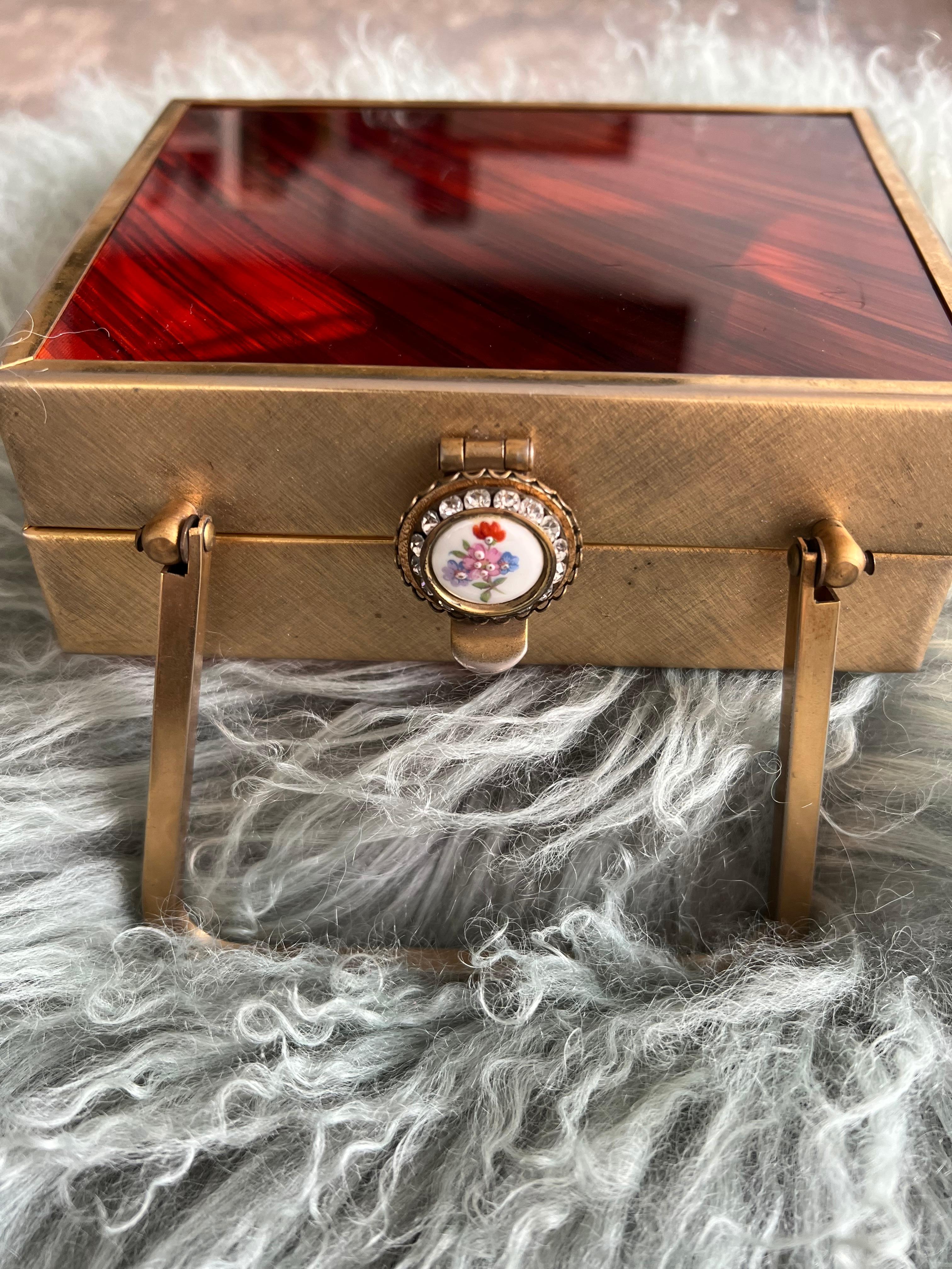 Art Deco Vintage Lucite Evening Clutch Flyover New York Circa 1950 Porcelain & Agate For Sale