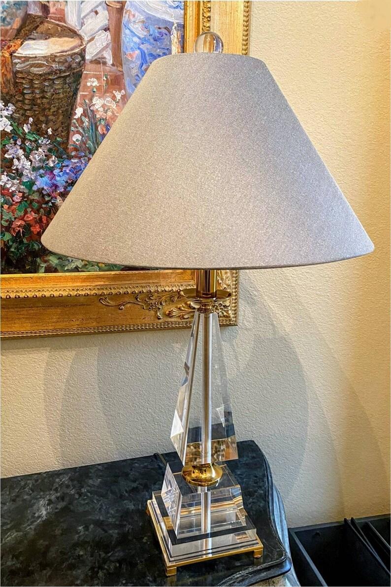 Vintage Lucite Geometric Gilt Brass Table Lamp For Sale 5