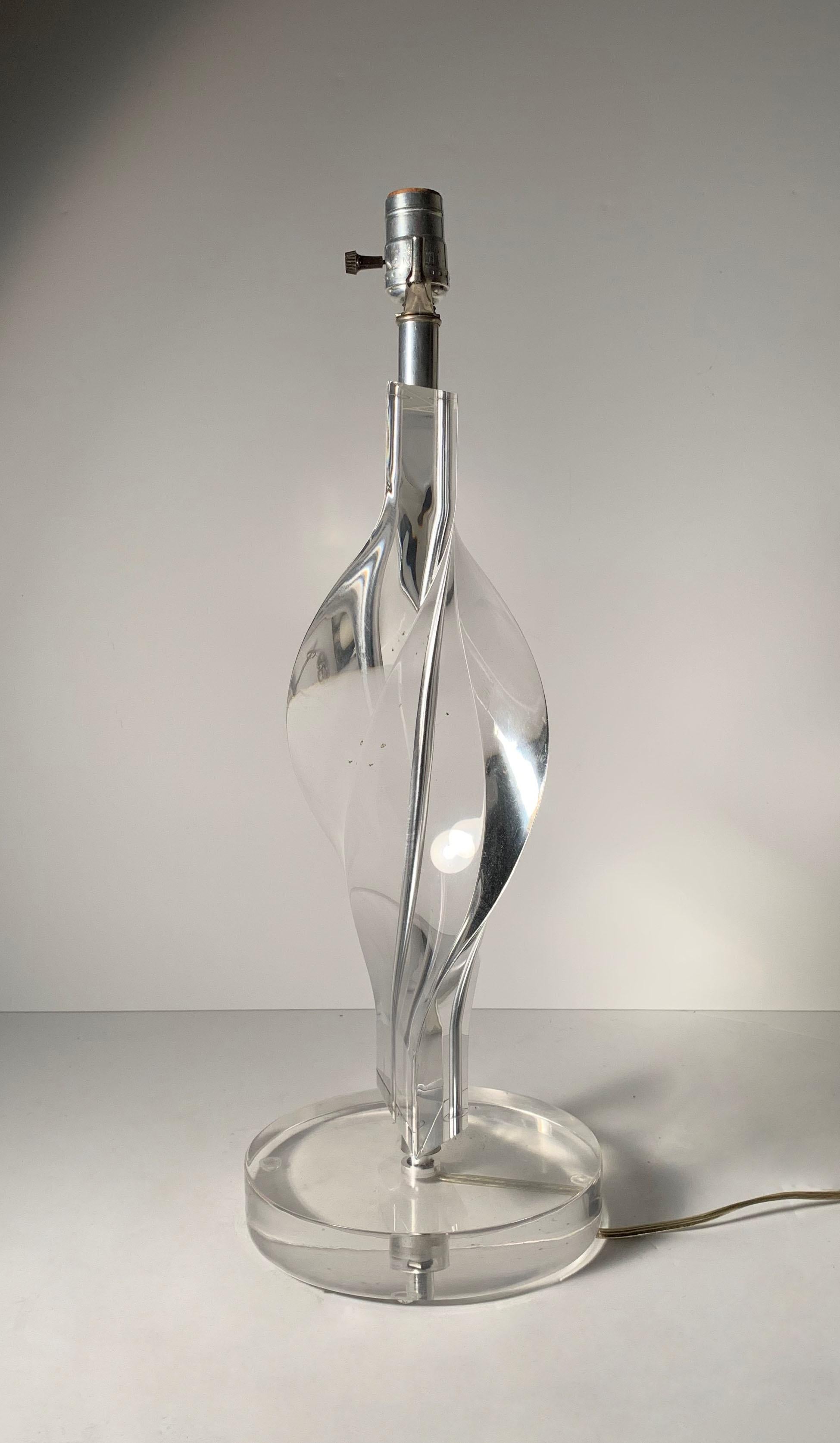 20ième siècle Lampe vintage Helix Twist en Lucite de Herbert Ritts pour Astrolite Californie en vente