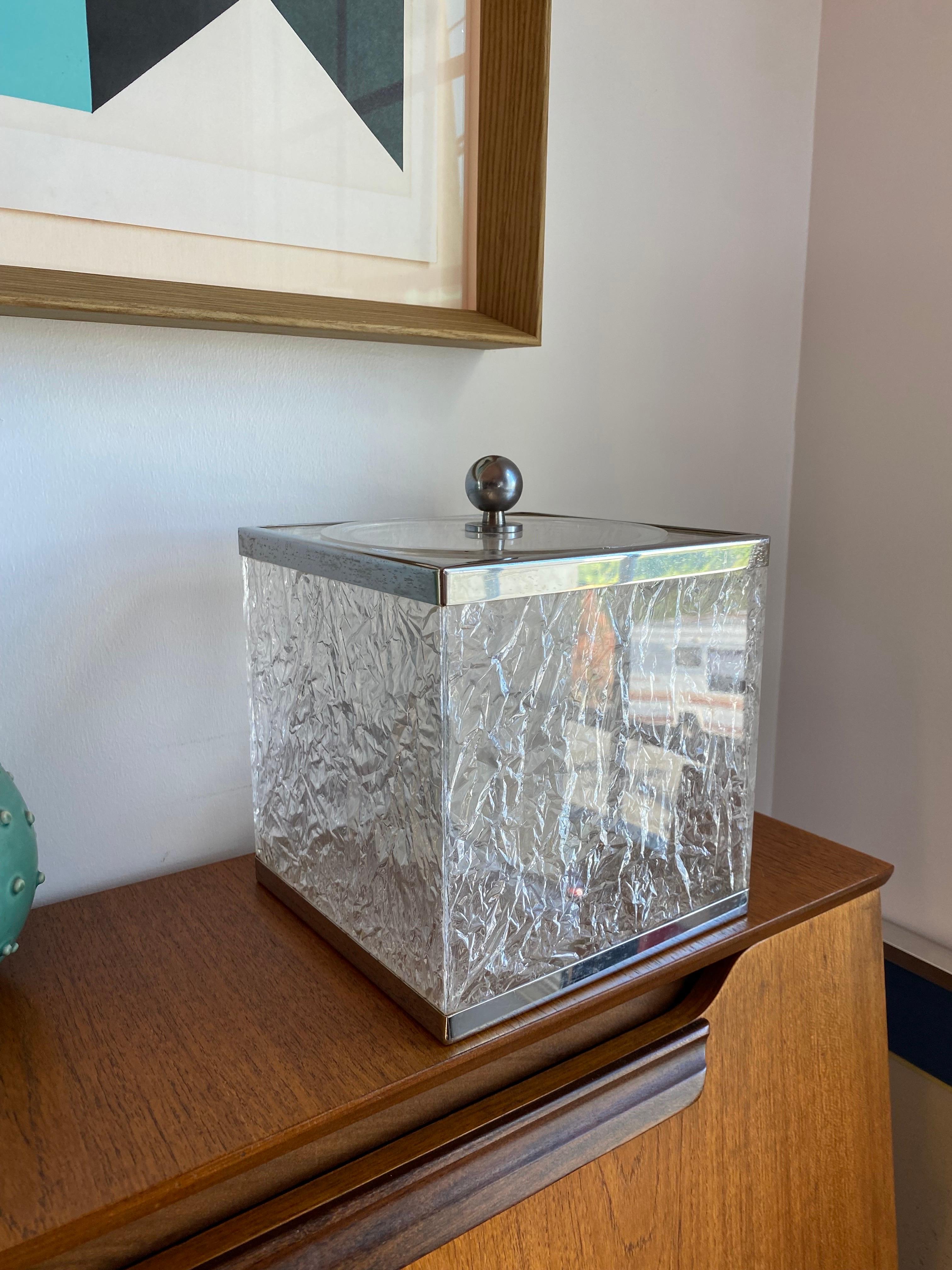 Mid-Century Modern Vintage Lucite Ice Bucket in Ice Effect in the Style of Willy Rizzo, Italy 1970s For Sale