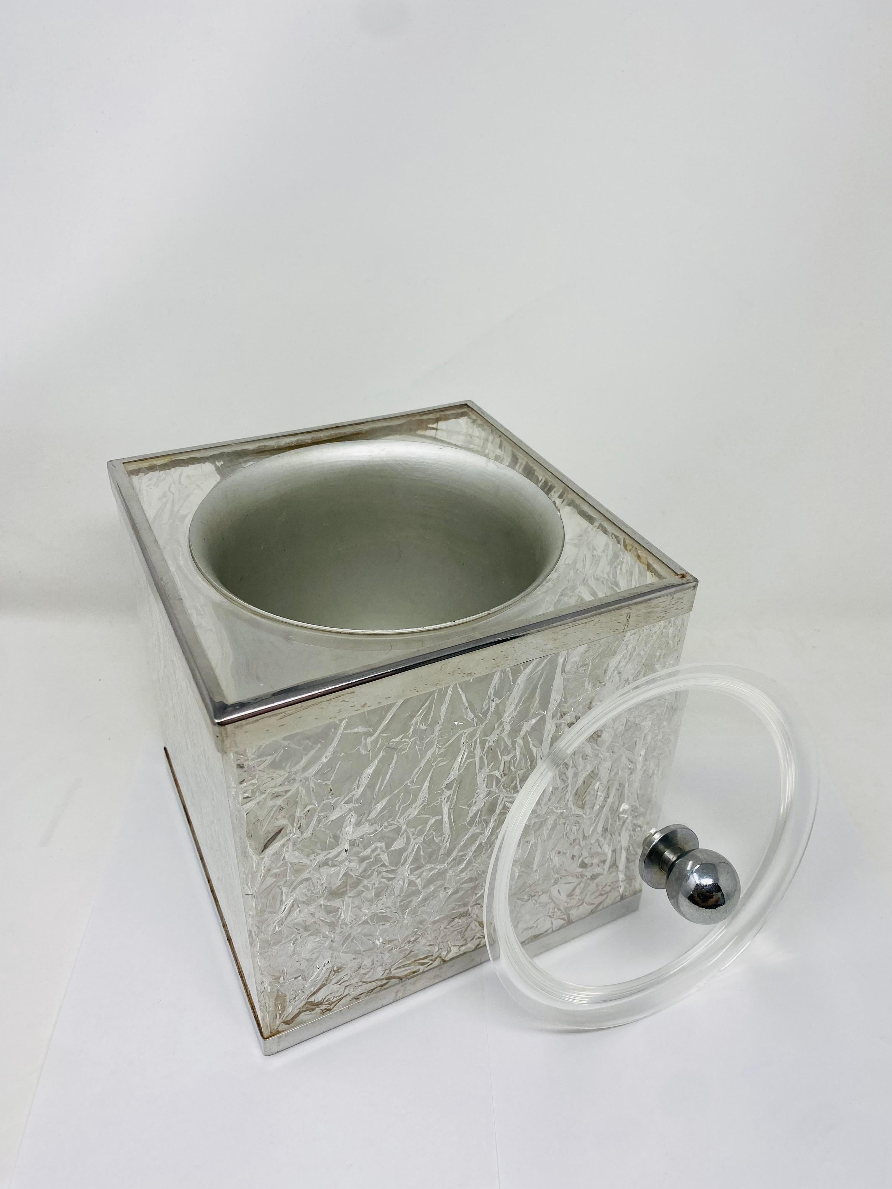 Vintage Lucite Ice Bucket in Ice Effect in the Style of Willy Rizzo, Italy 1970s For Sale 1