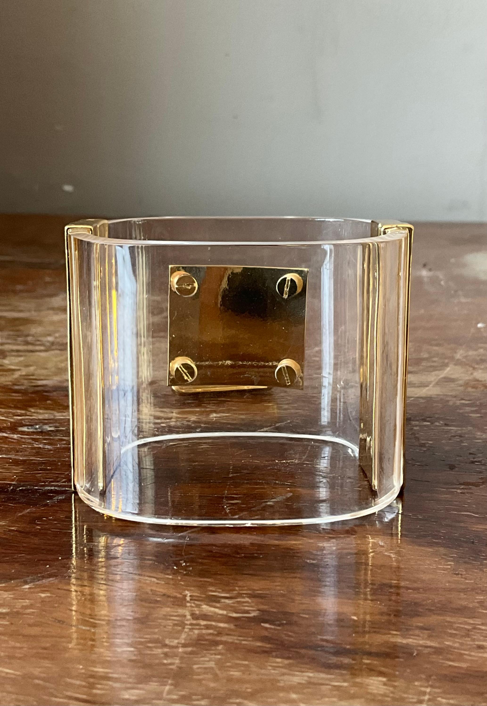 Vintage Lucite Lock Bracelet with Magnetic Clasp In Good Condition For Sale In West Palm Beach, FL