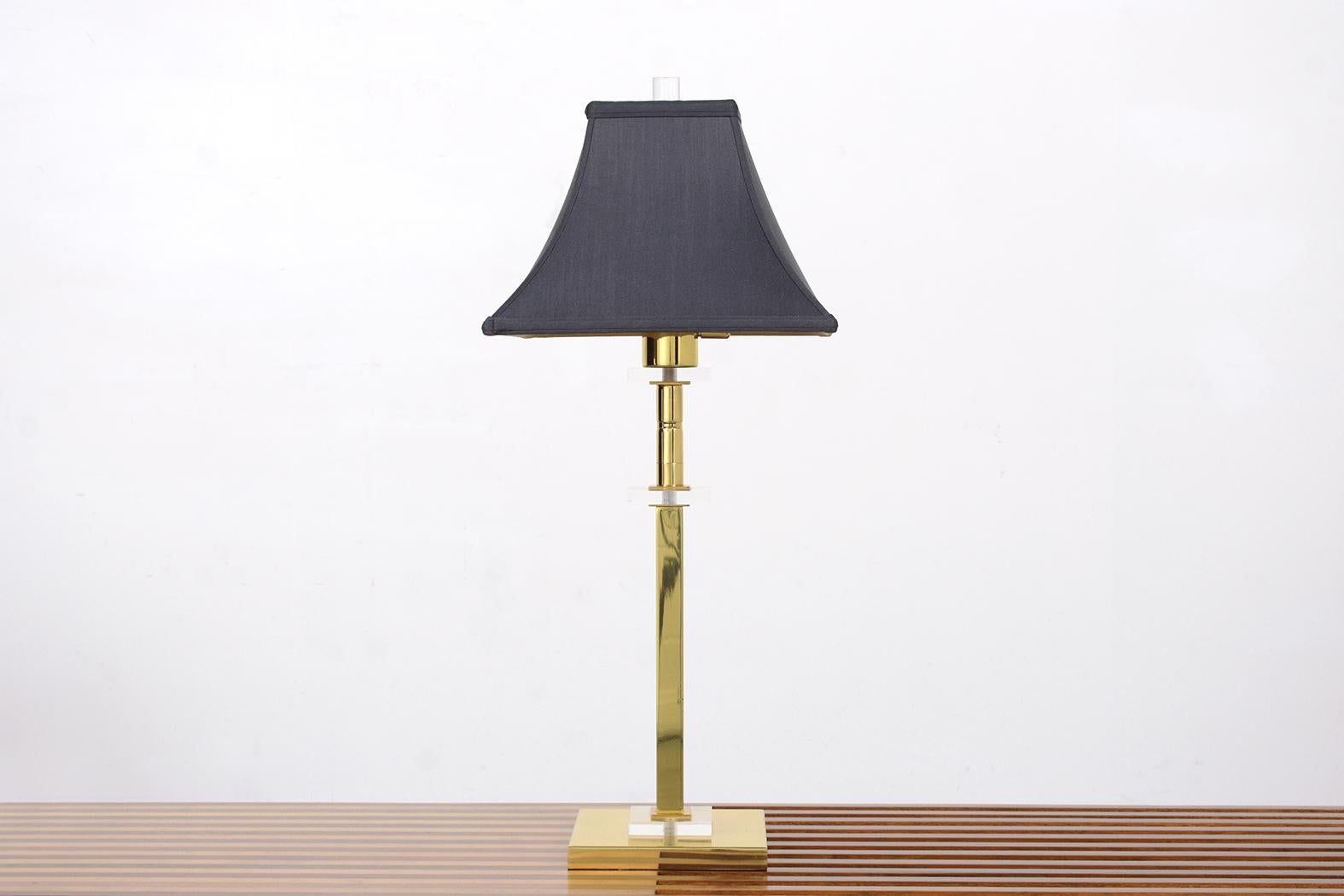 Handcrafted Mid-Century Modern Brass and Lucite Table Lamp For Sale 7