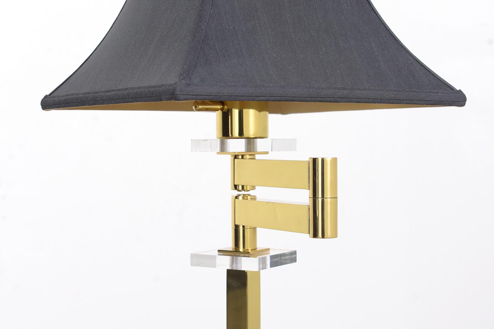 Handcrafted Mid-Century Modern Brass and Lucite Table Lamp For Sale 1