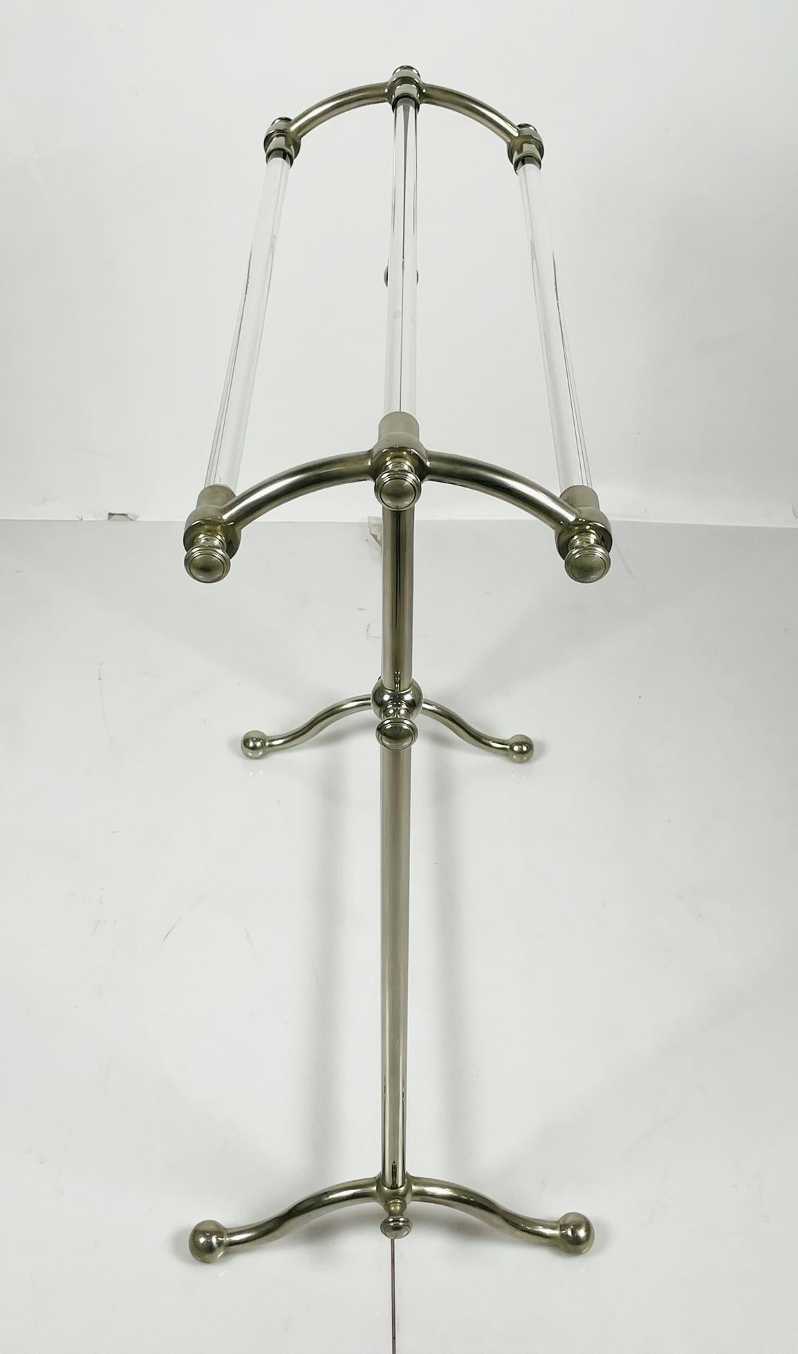 Vintage Lucite & Nickel Freestanding Towel Holder In Good Condition In Los Angeles, CA