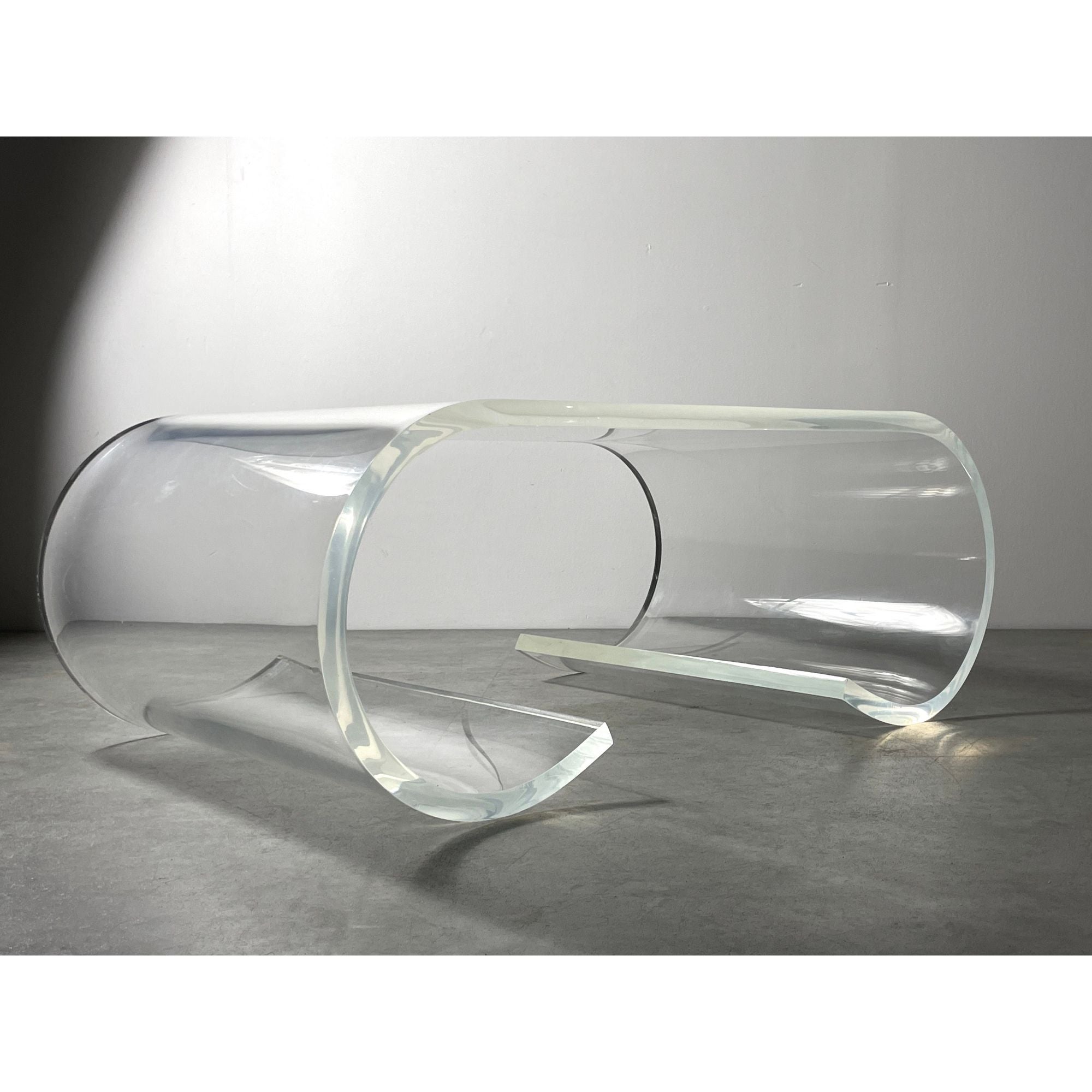 Vintage Mid Century Modern Coffee Table in Lucite circa 1970s

Incredible Lucite coffee table 
Scroll design formed of thick acrylic
In the manner of Karl Springer

Additional Information:
Materials: Lucite
Dimensions: 24