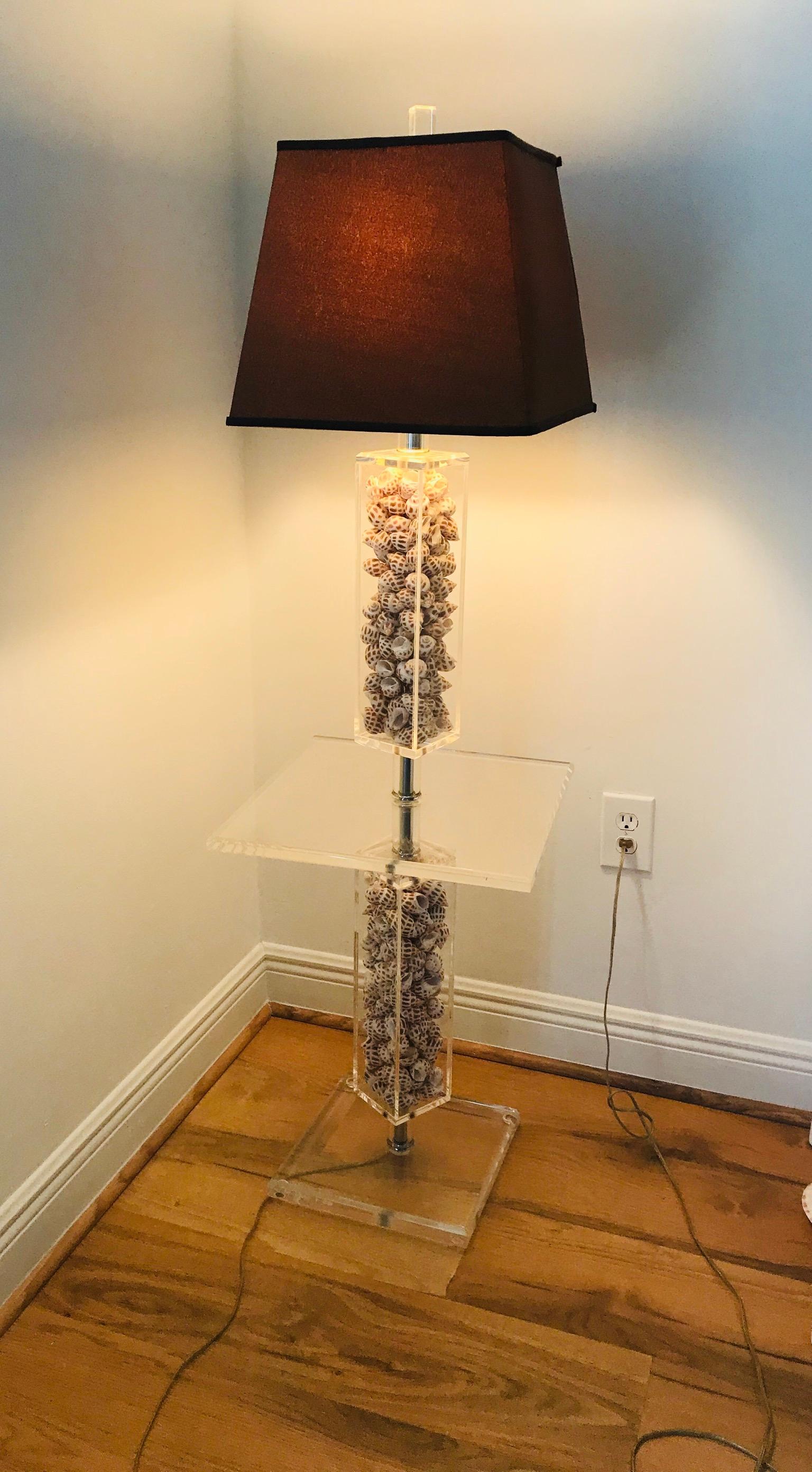 Vintage Mid Century Modern Lucite Shell Floor Lamp In Good Condition For Sale In Boca Raton, FL