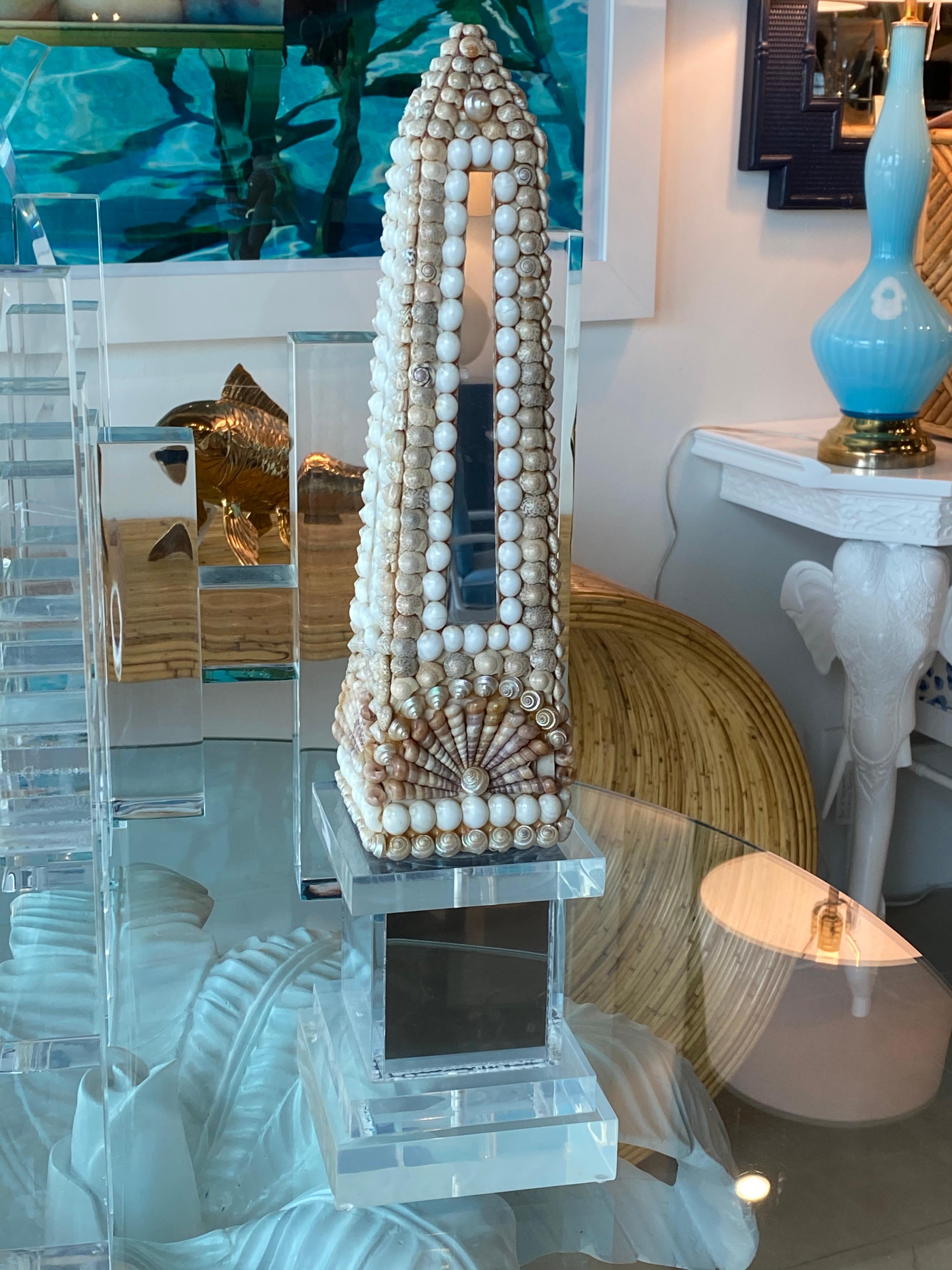Vintage Lucite Shell Seashell Mirror Obelisk In Good Condition For Sale In West Palm Beach, FL