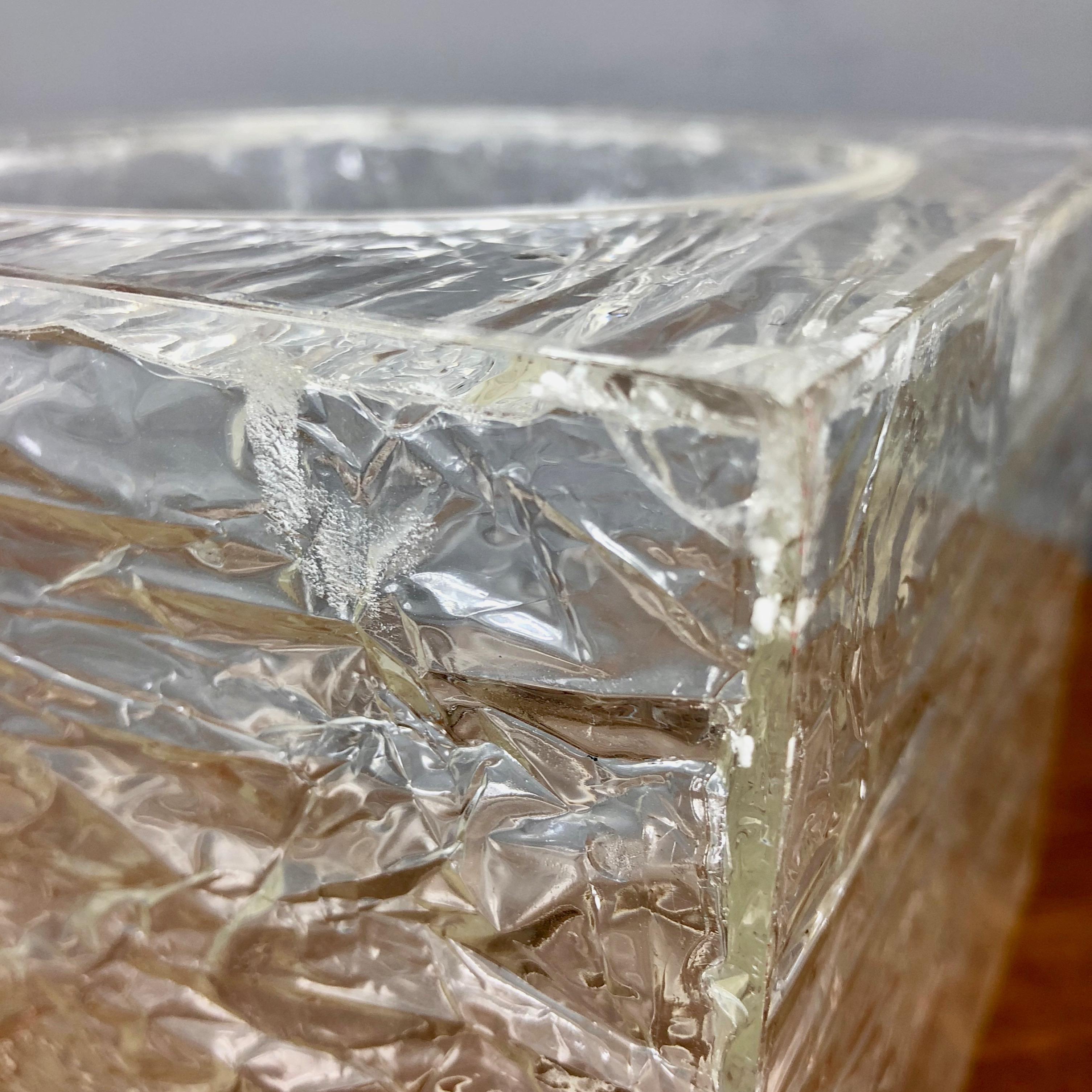 Fin du 20e siècle Seau à glace carré en lucite vintage à effet de glace, fabriqué en Italie, 1970 en vente