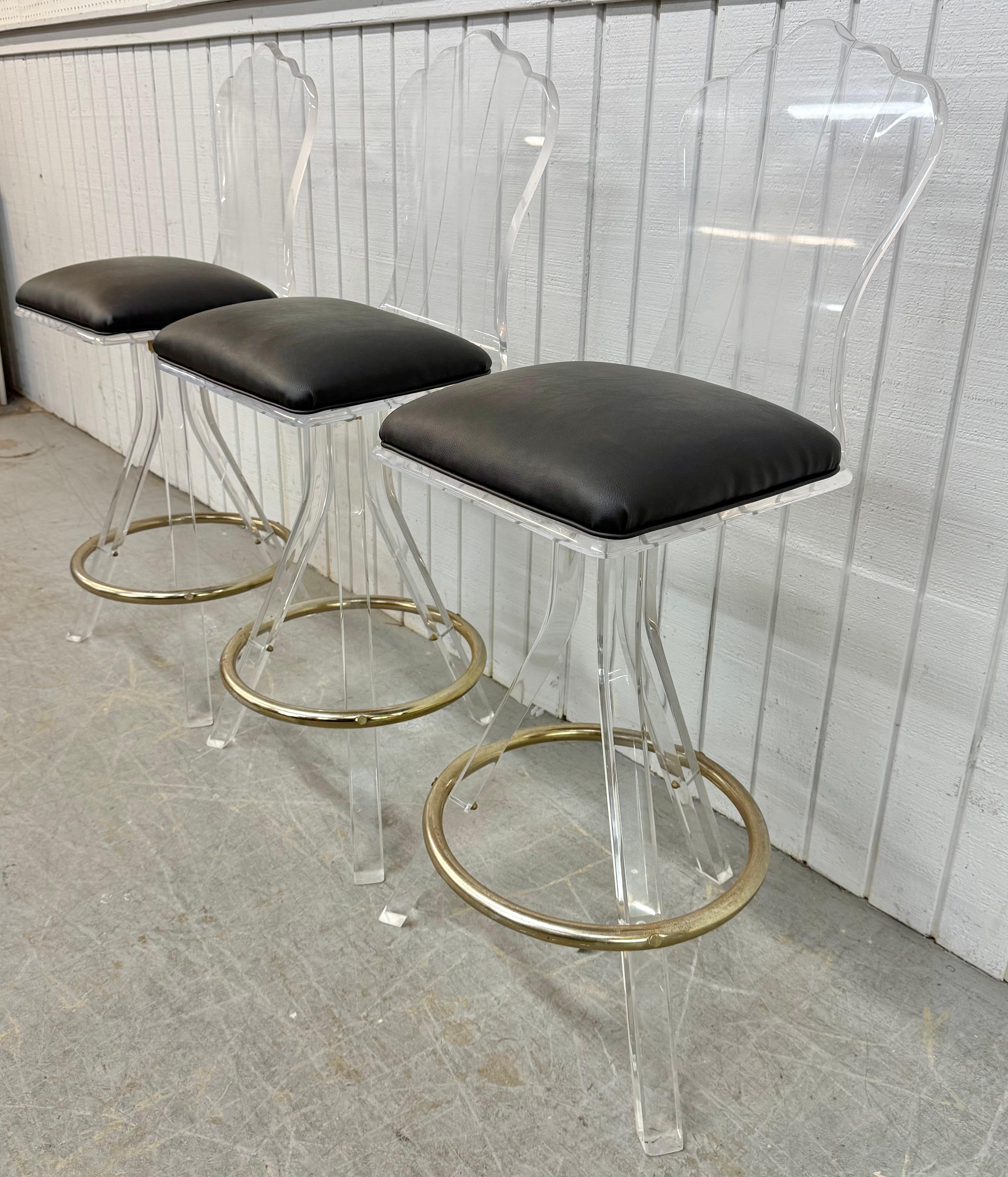 Vintage Lucite schwenkbare Barhocker - Satz von 3 (Postmoderne) im Angebot