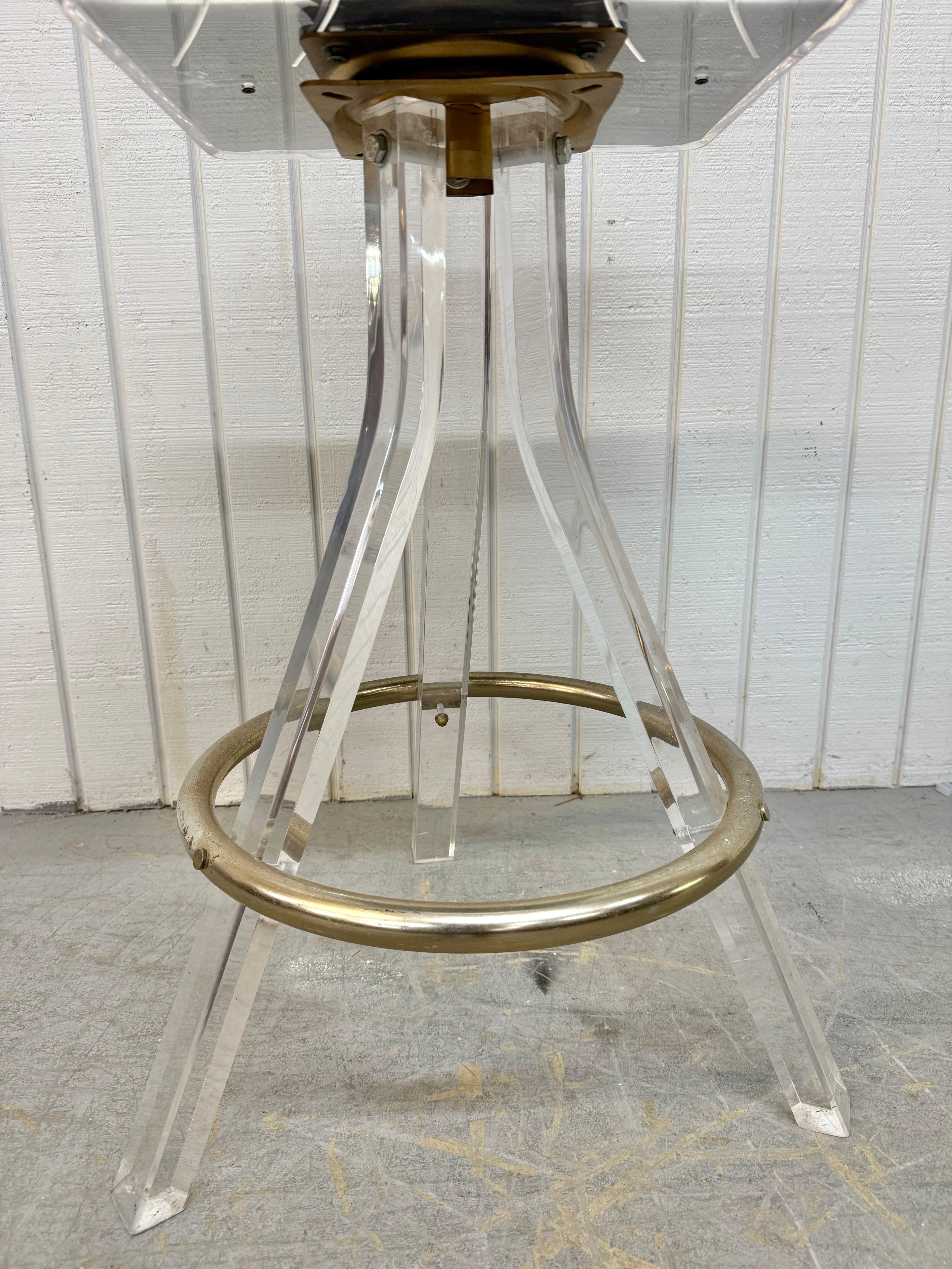 Vintage Lucite schwenkbare Barhocker - Satz von 3 (Polster) im Angebot