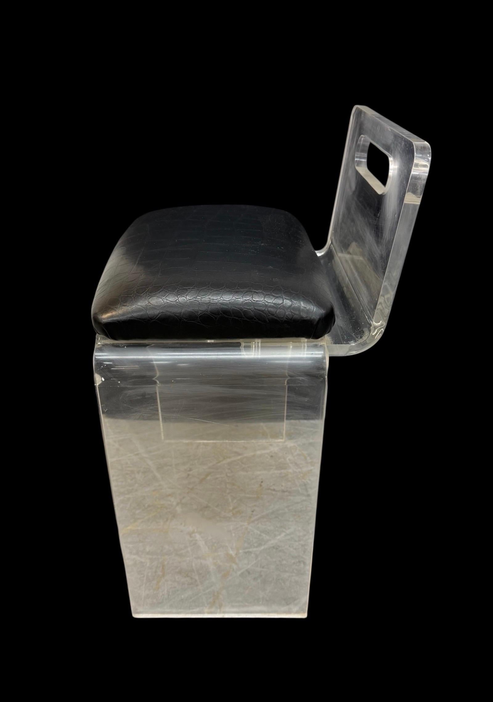 Vintage Lucite Vanity Stool In Good Condition For Sale In Clarksboro, NJ
